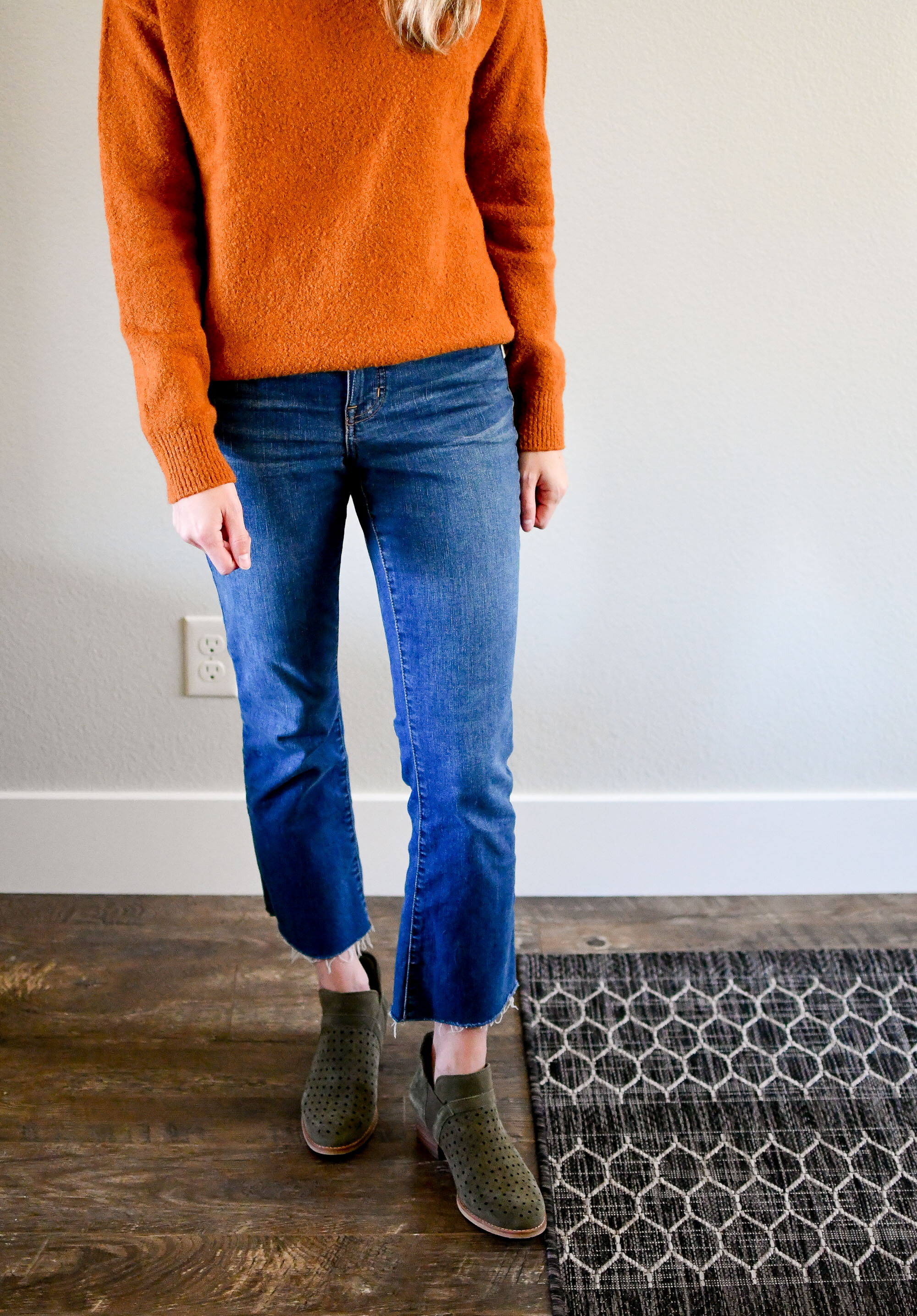 Casual fall outfit with brown sweater and green ankle boots — Cotton Cashmere Cat Hair