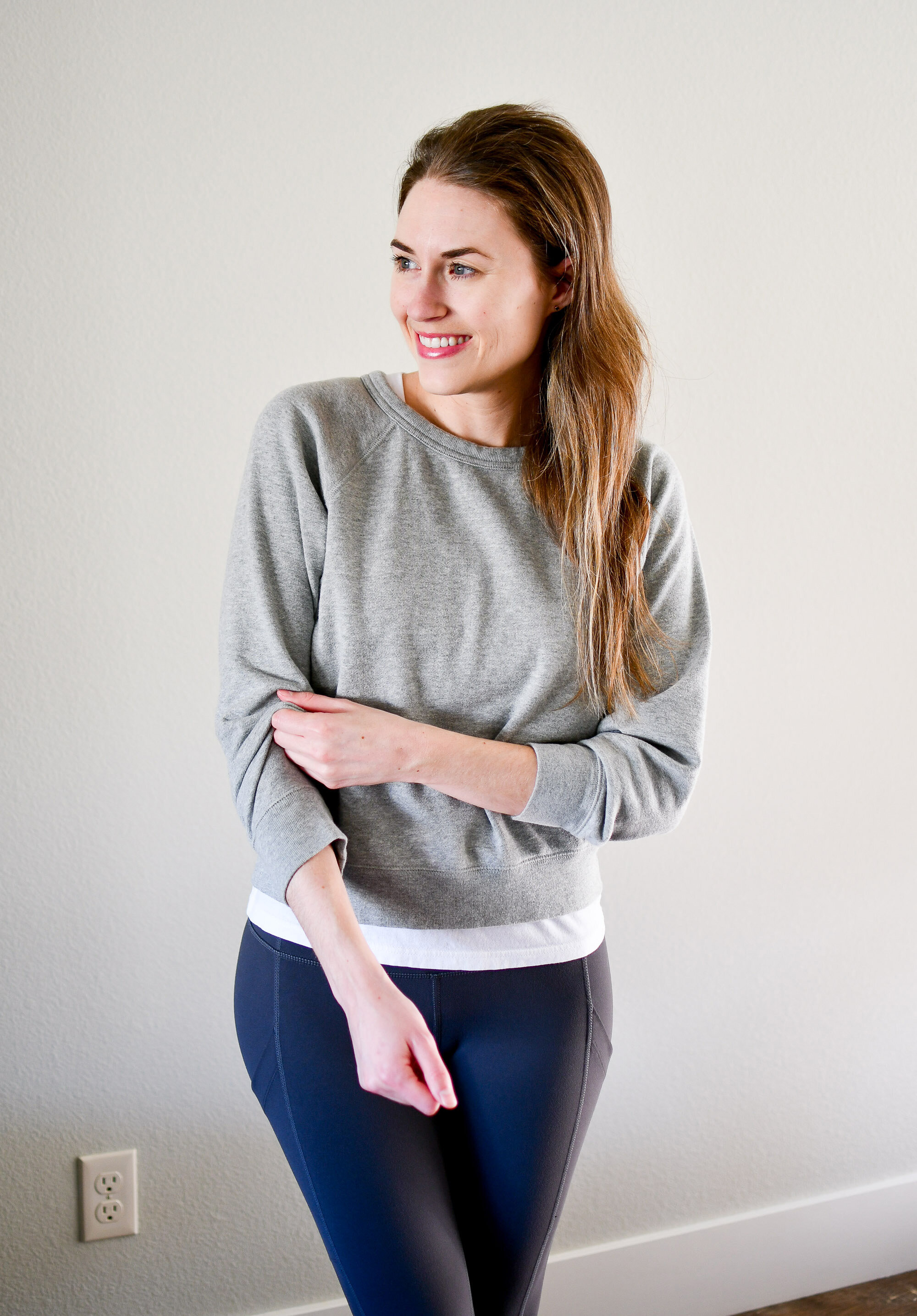 Everlane grey lightweight crew sweatshirt casual spring outfit — Cotton Cashmere Cat Hair
