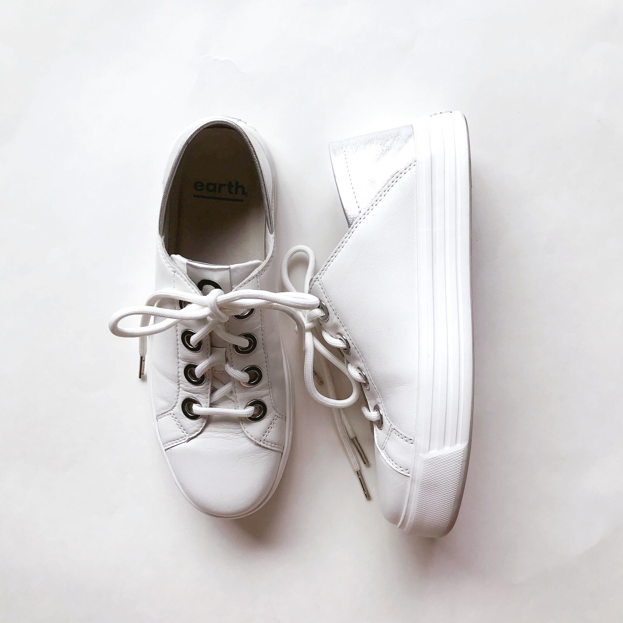 Earth Cedarwood sneakers review + outfit ideas — Cotton Cashmere Cat Hair