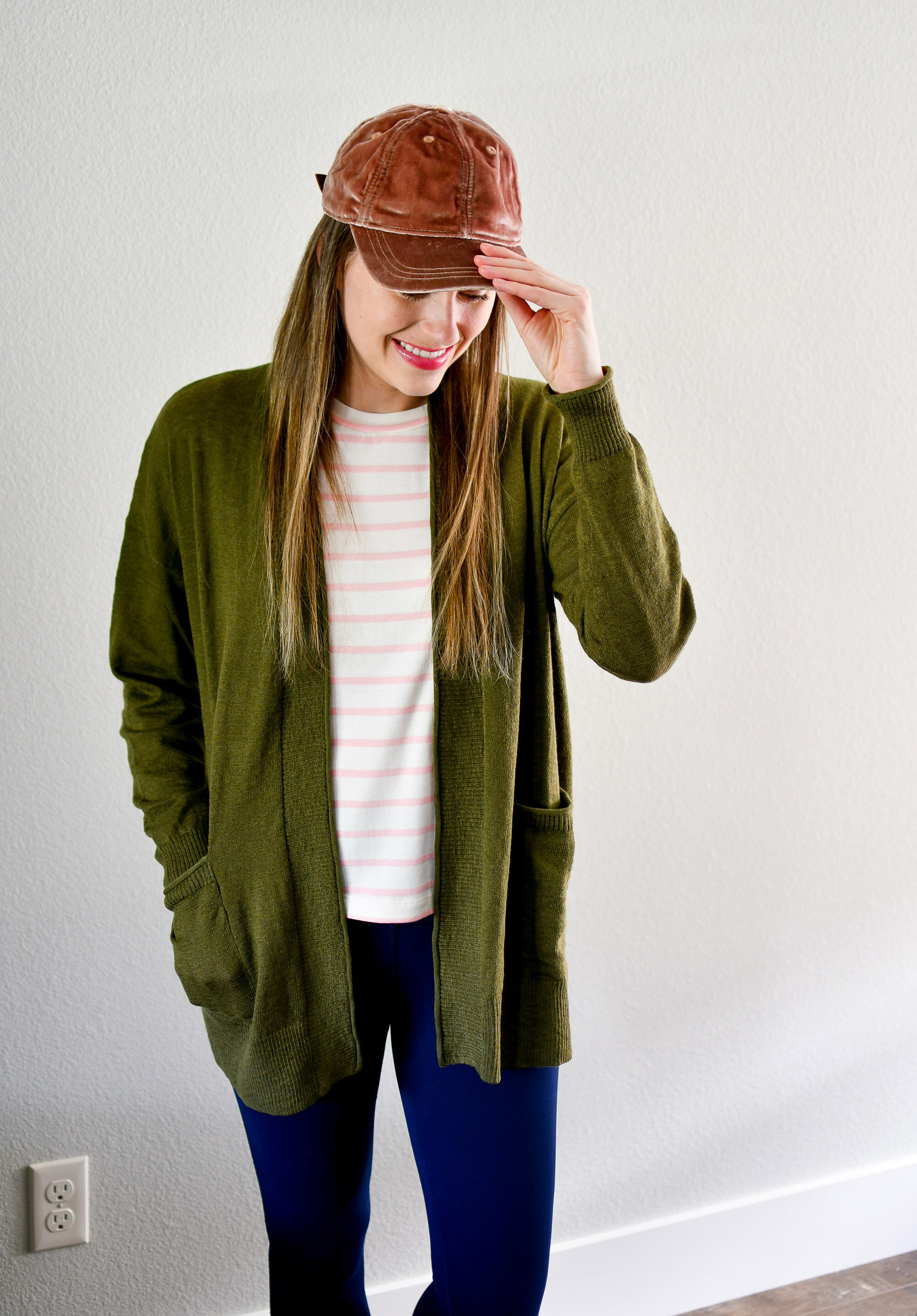 Casual spring outfit with Madewell Bradley cardigan in kale and pink velvet baseball cap — Cotton Cashmere Cat Hair