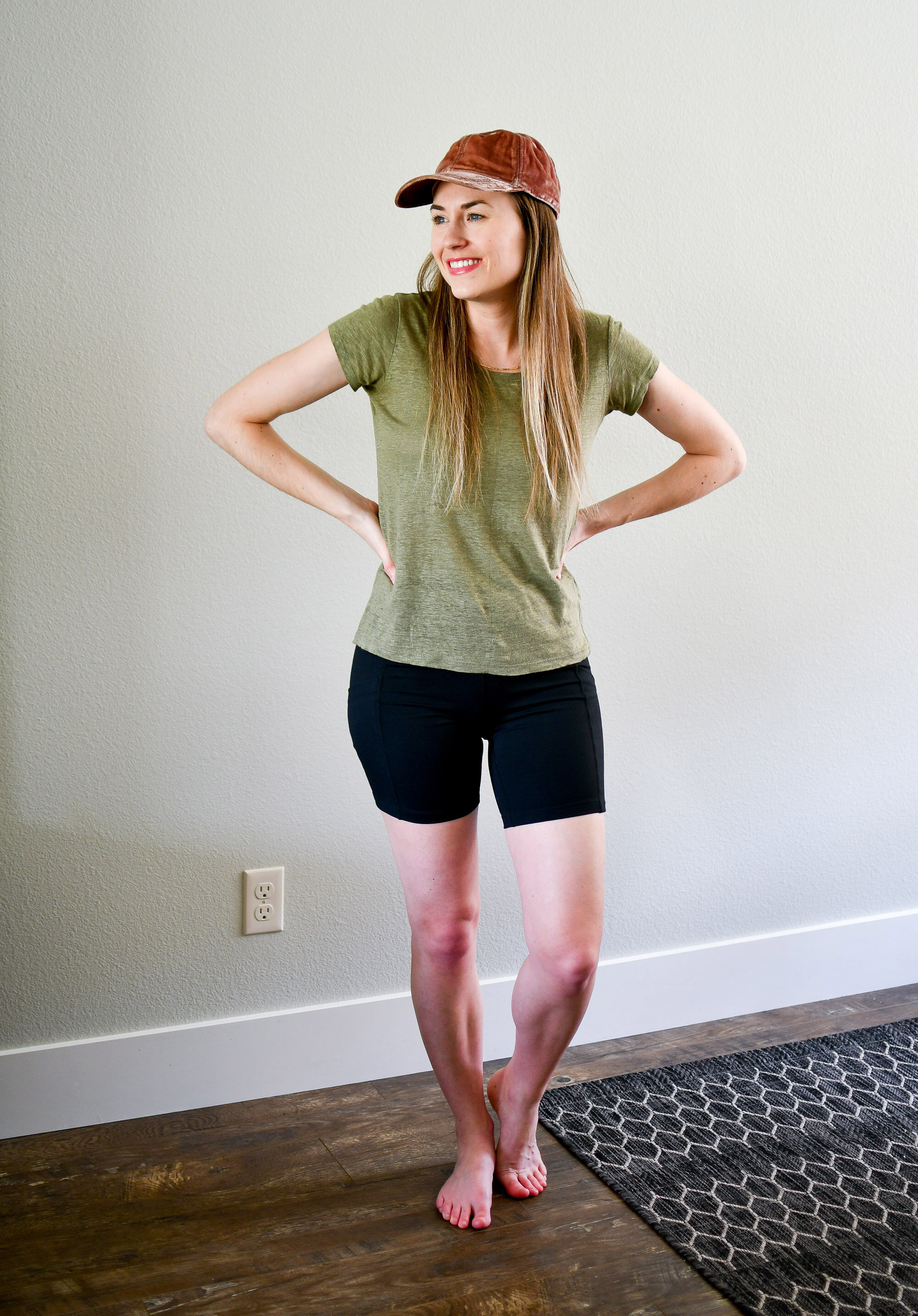 Casual spring outfit with Zella bike shorts and Everlane linen tee — Cotton Cashmere Cat Hair