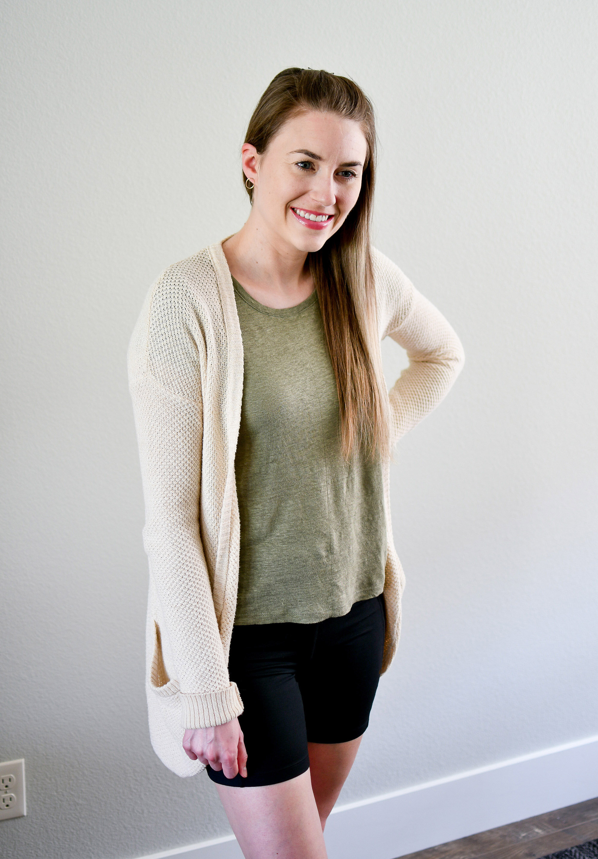 Casual spring outfit with cream cardigan and green linen tee — Cotton Cashmere Cat Hair