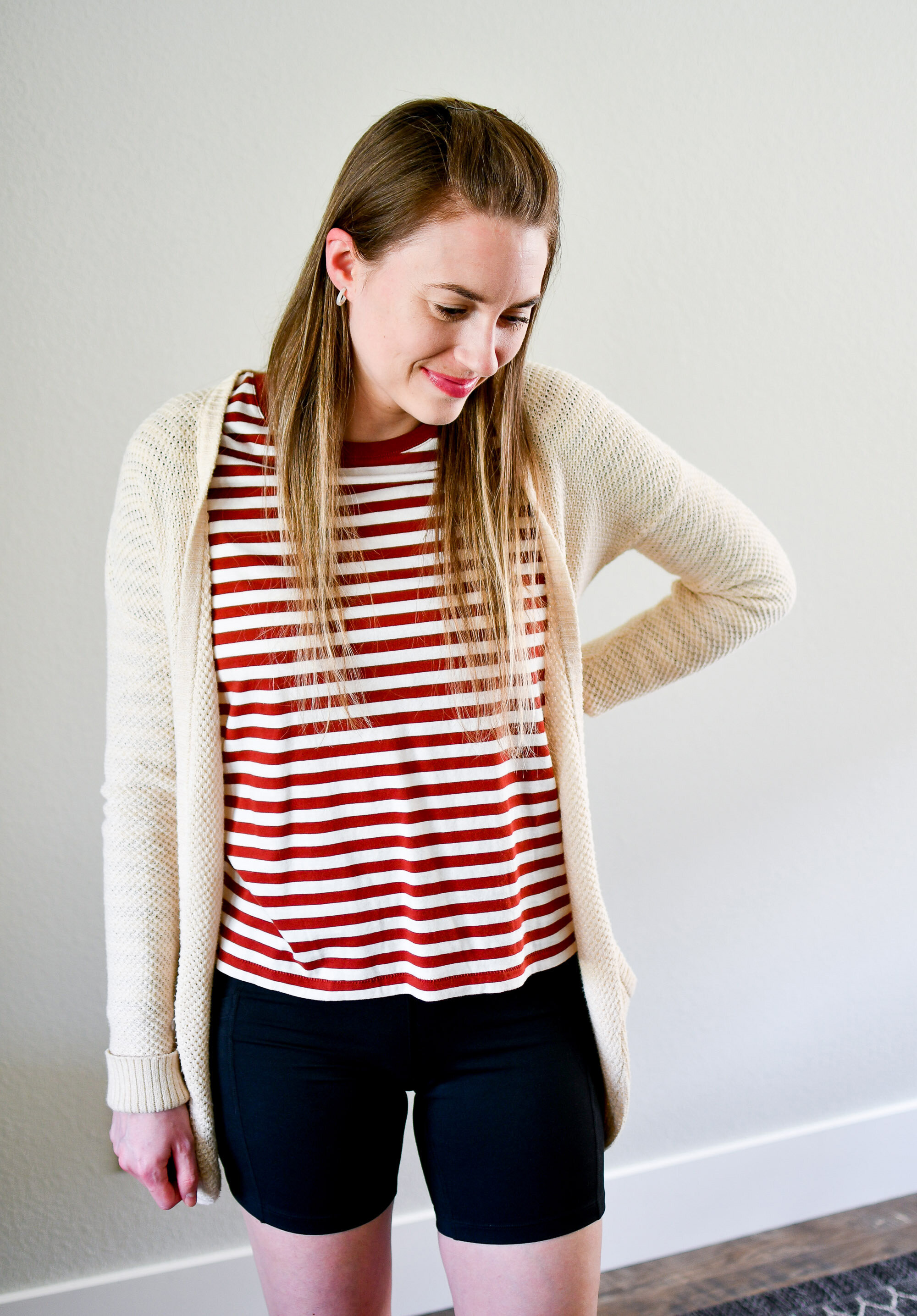 Casual spring weekend outfit with striped tee and bike shorts — Cotton Cashmere Cat Hair