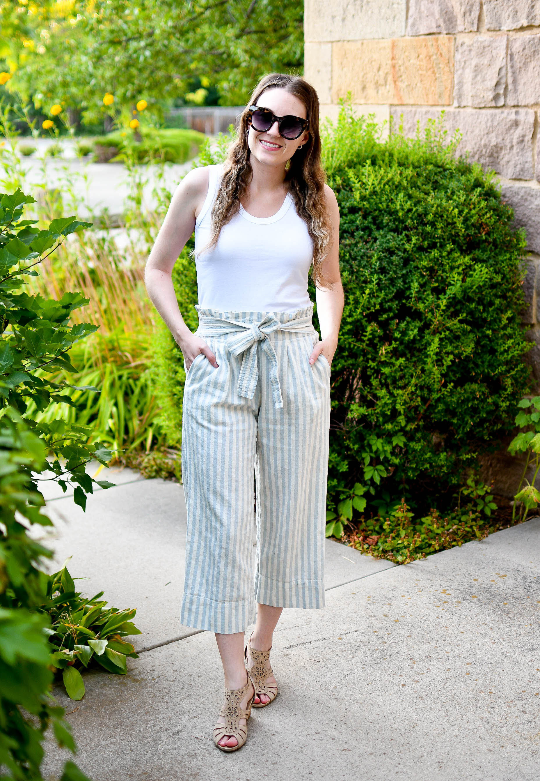 From the beach to the backyard: Madewell linen-cotton paperbag pants