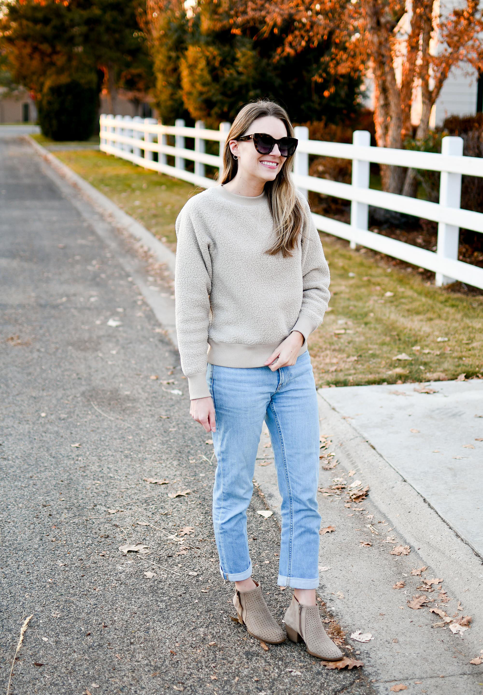 Fall outfit to wear to work from home / Everlane ReNew fleece sweatshirt + boyfriend jeans — Cotton Cashmere Cat Hair