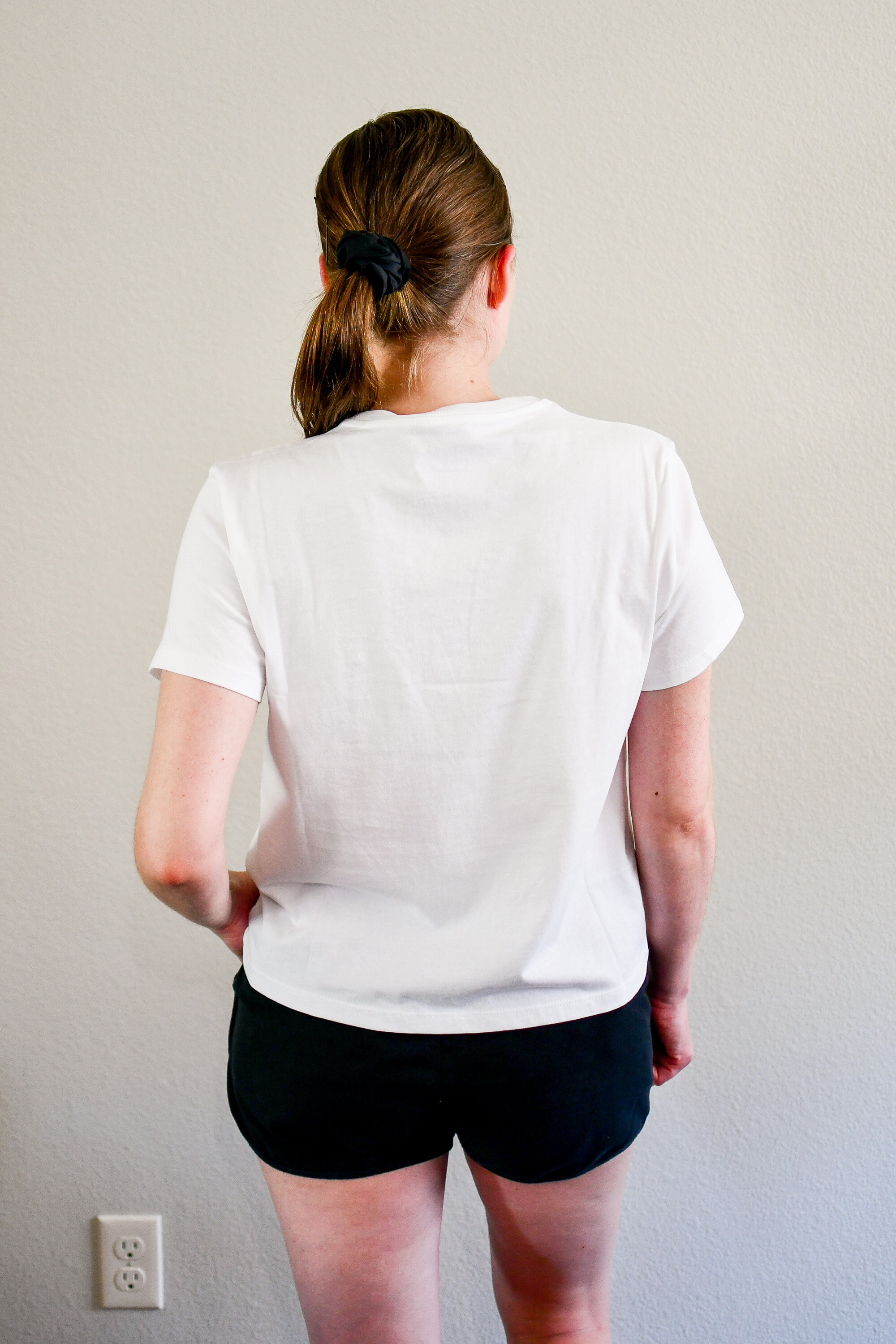 Everlane Reviews: Organic and Silky Cotton Tees, Easy Short