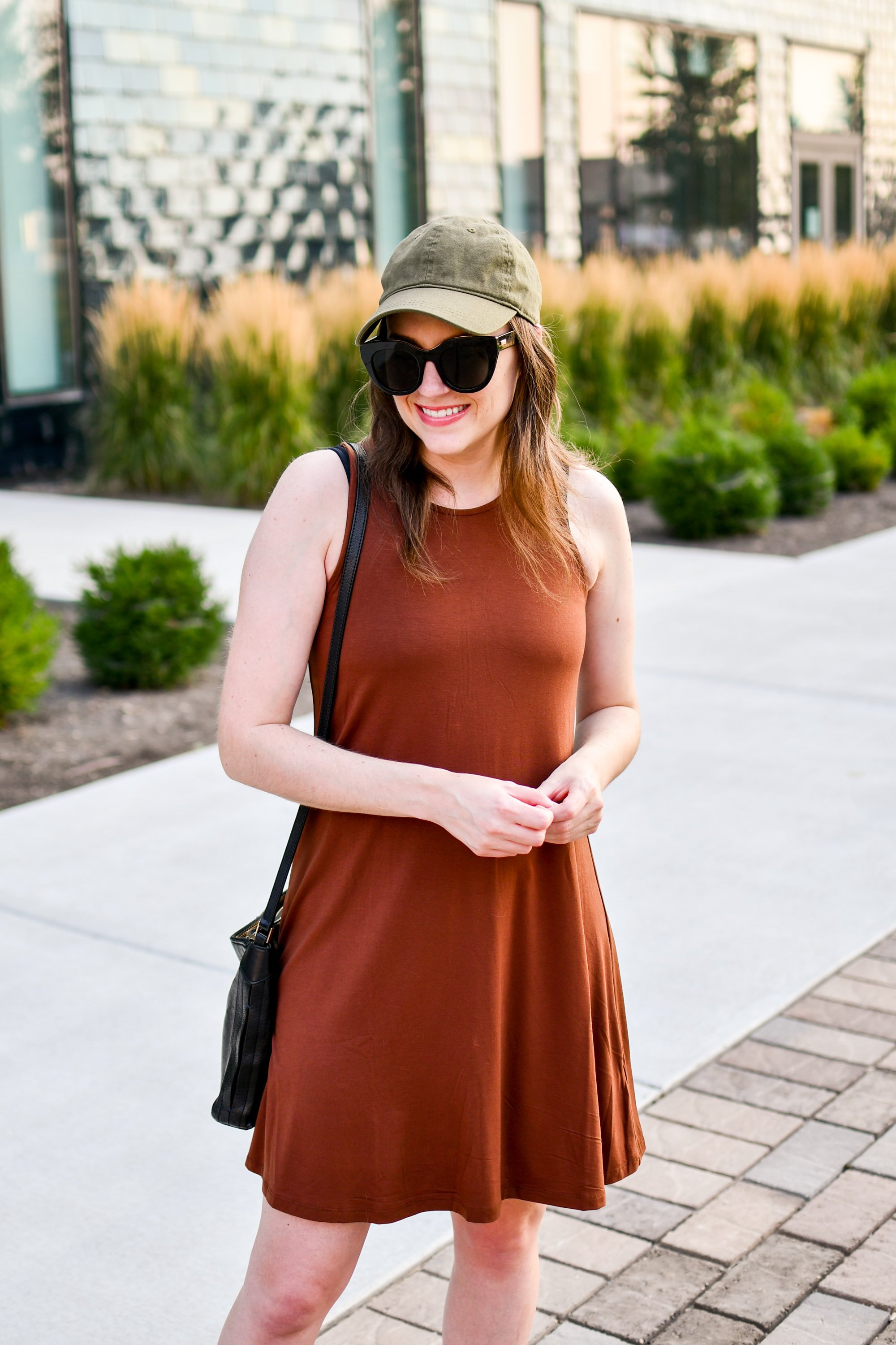 summer brown bag outfit