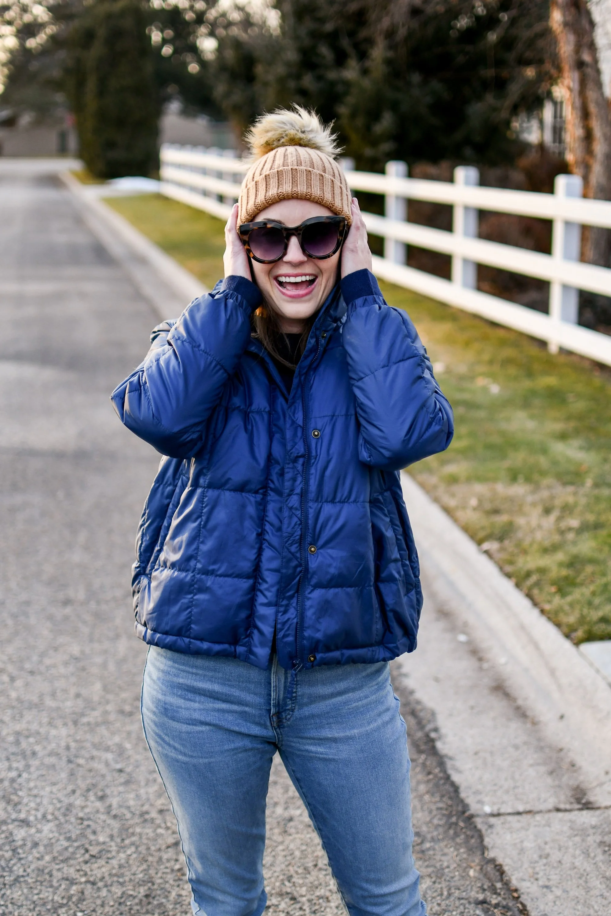 Madewell lightweight packable puffer coat in navy | everyday winter outfit | Cotton Cashmere Cat Hair