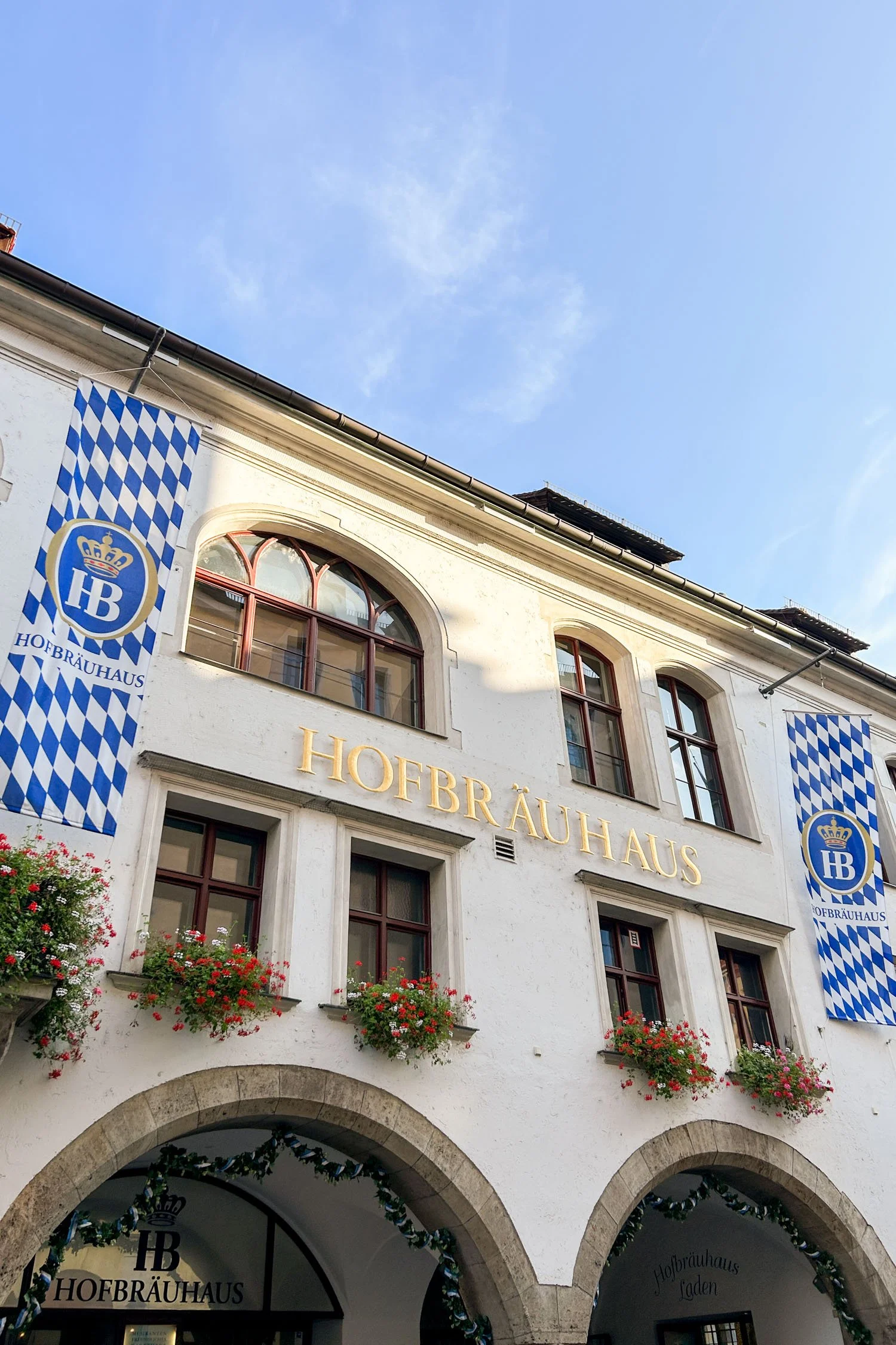 Munich Itinerary: Hofbrauhaus Beer Hall | Cotton Cashmere Cat Hair