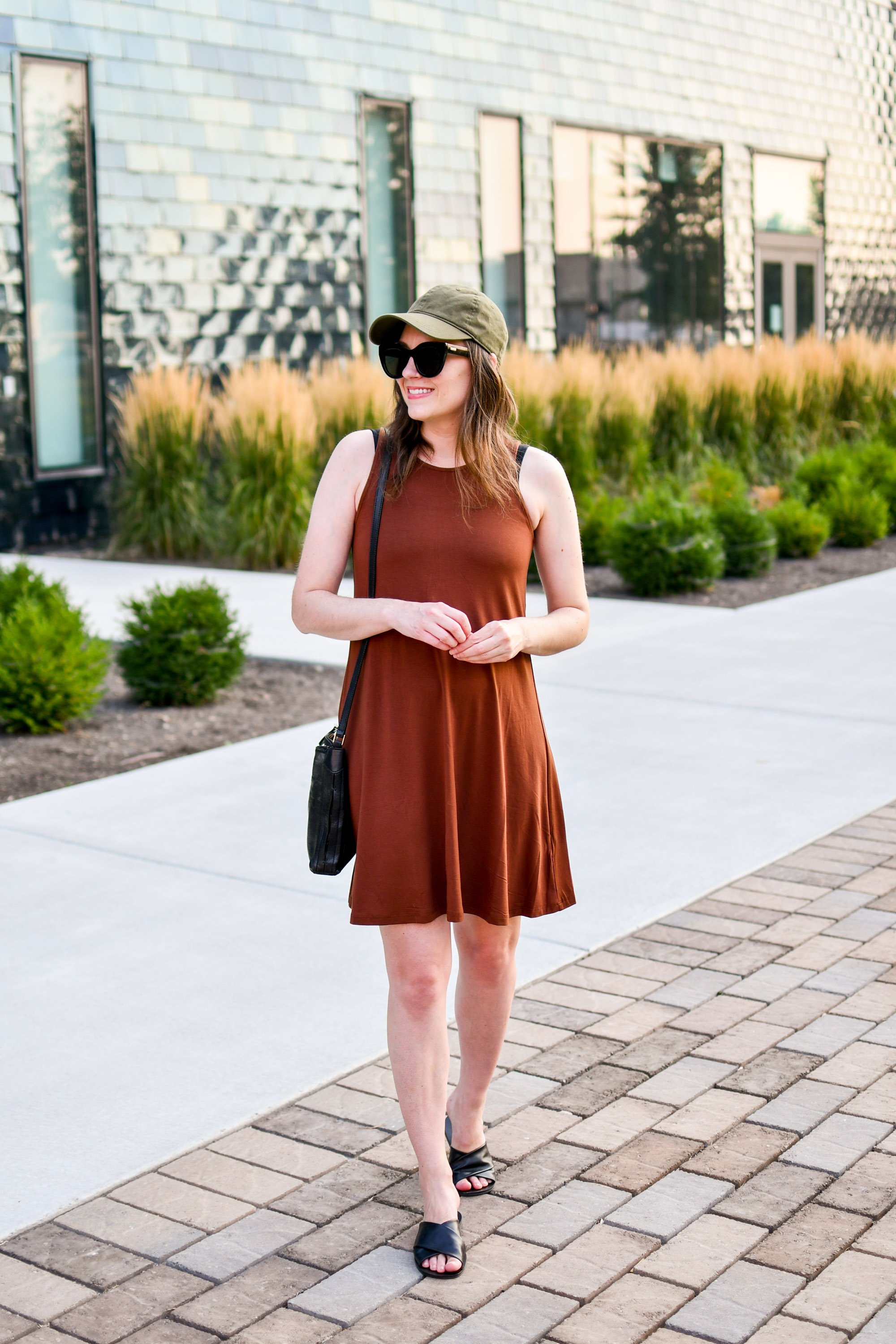 summer brown bag outfit