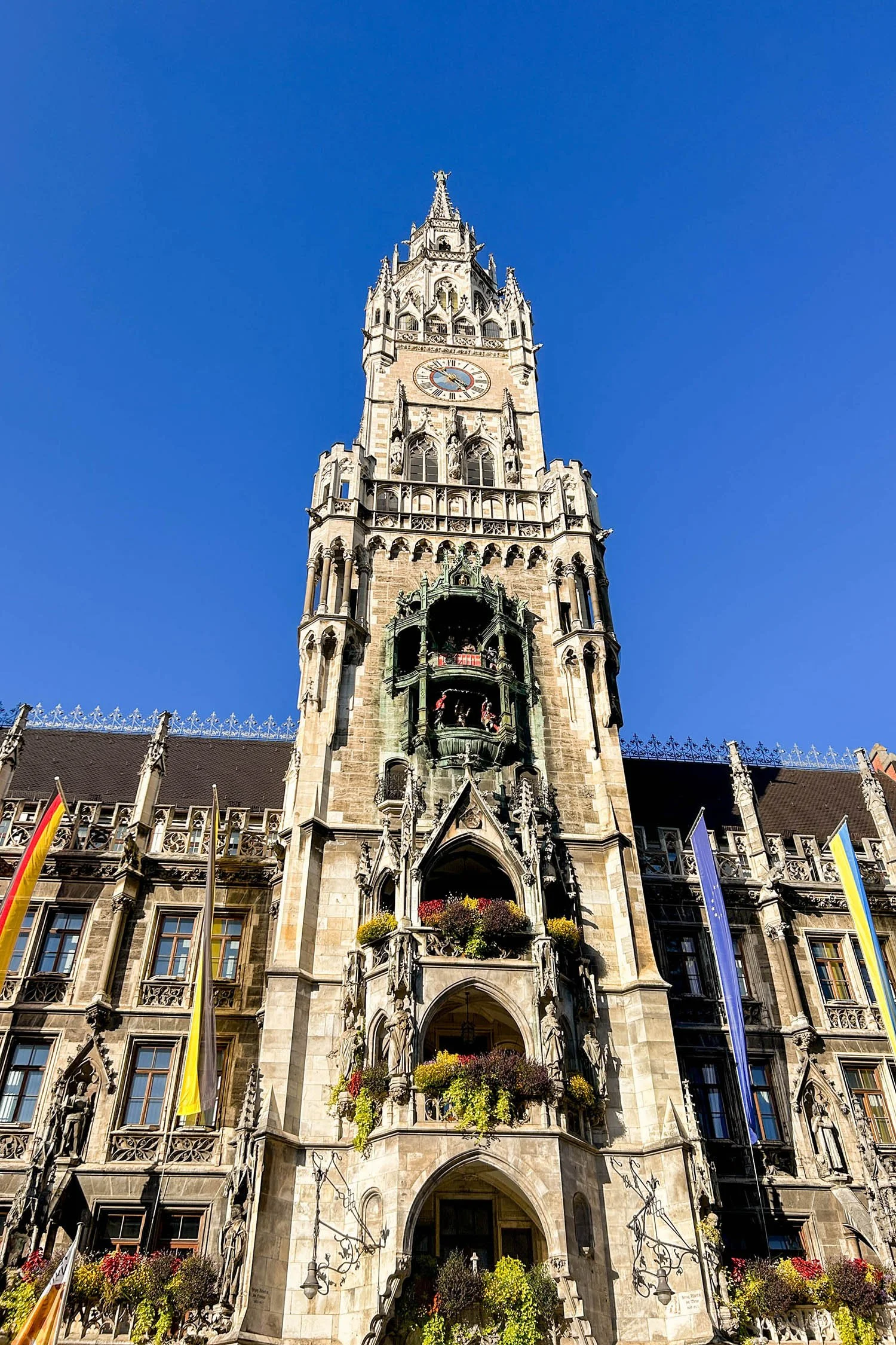 Munich Itinerary: Glockenspiel at Marienplatz | Cotton Cashmere Cat Hair