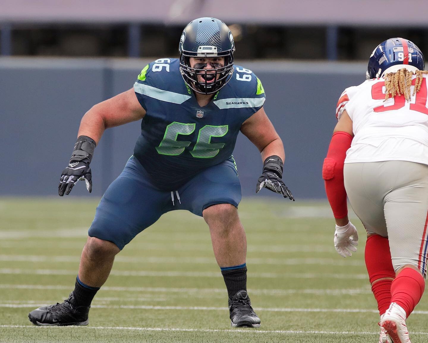 Jersey swap. On m&rsquo;a demand&eacute; de prendre une de mes photos de @theofficial_sixty6 et de lui mettre un uniforme des Seahawks de Seattle. Un beau d&eacute;fi &agrave; relever que j&rsquo;ai bien r&eacute;ussi! 
.
.
.
#jerseyswap #carabins #s