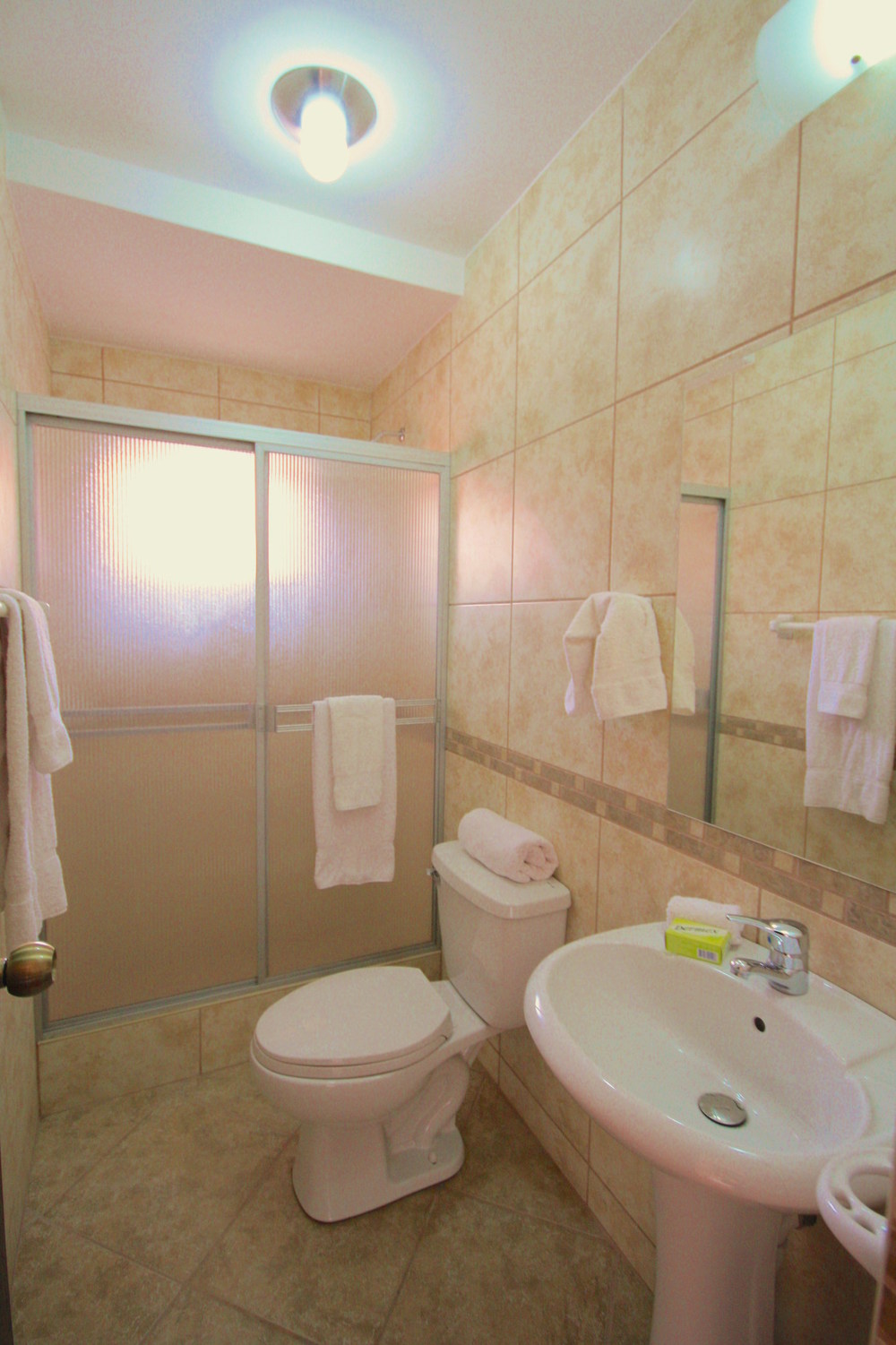 Private+bath+in+each+room.jpg