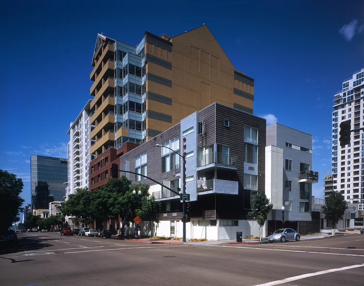 2003 San Diego, CA The Billboard Lofts stands in the Downtown / Little Italy area of San Diego, California. This project pushes the boundaries of urban density offering 24 units and a garage in the space of a 6,900 square foot corner lot. Organized along two 17-foot high corridors with a stair on each end, the low-rise building is divided into two main volumes.