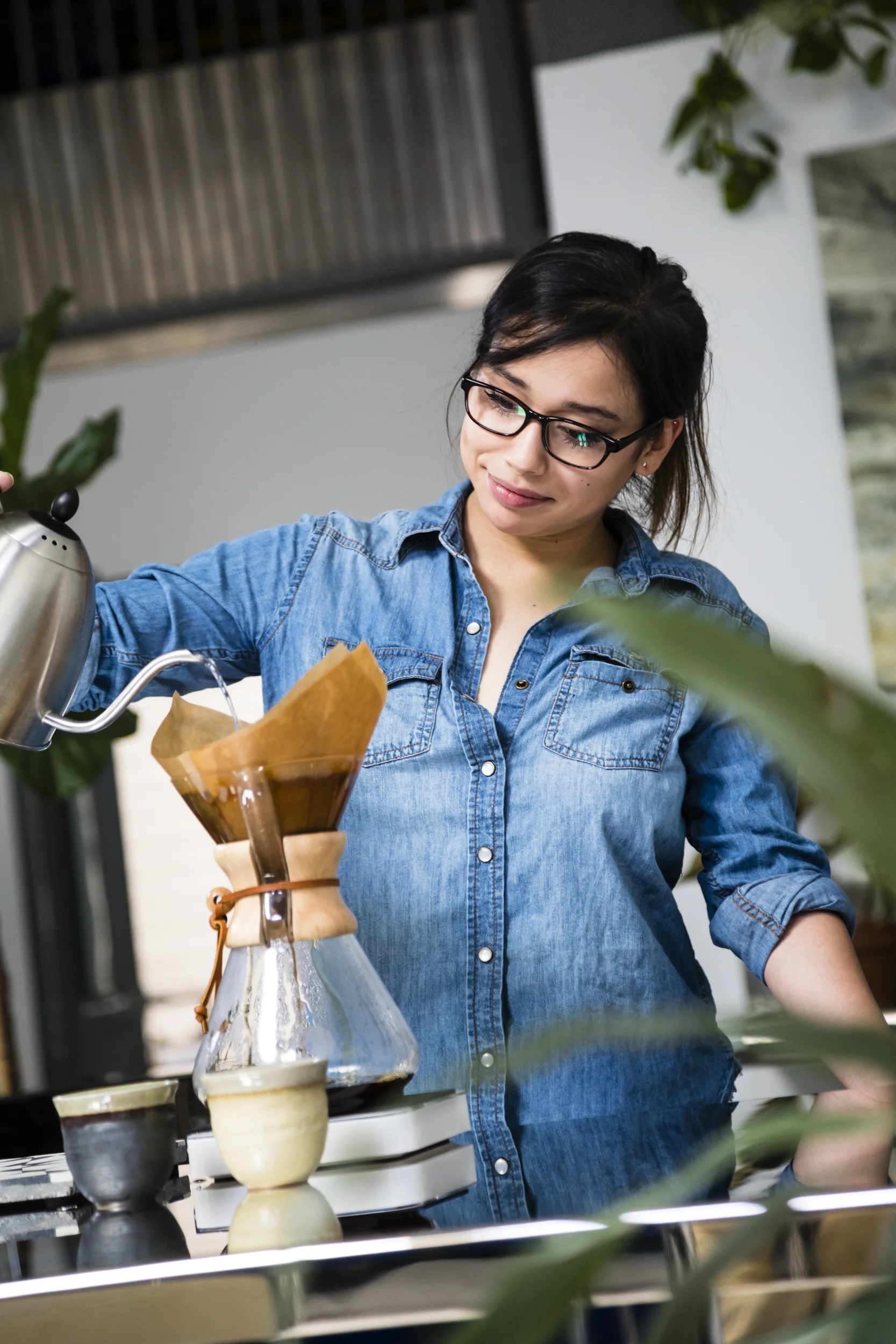 Barista pouring coffee (Copy)