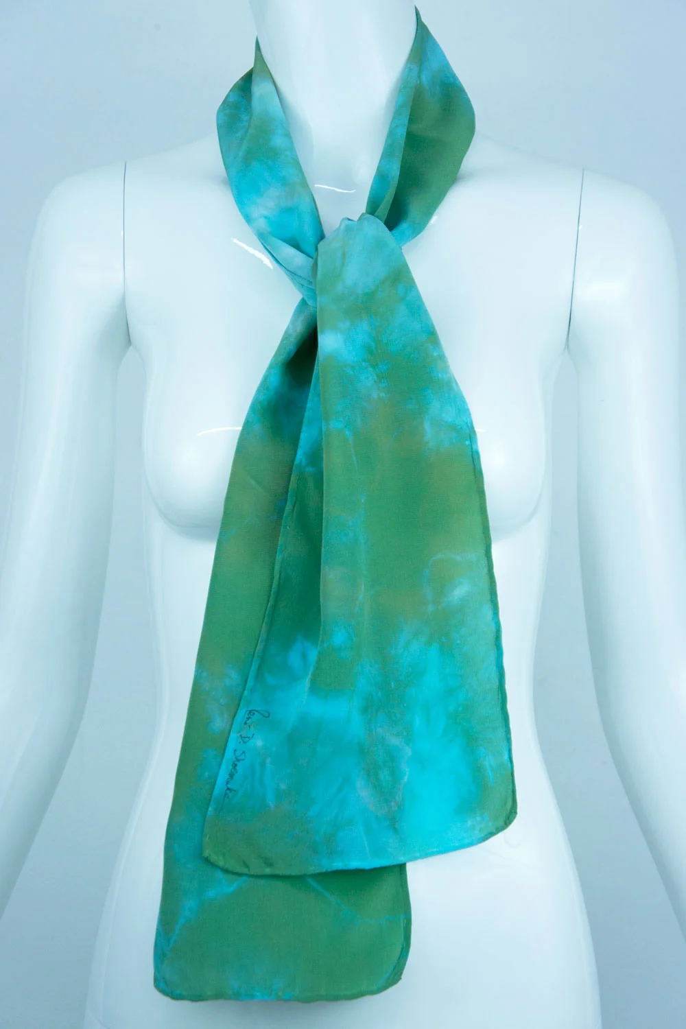 Shoemaker-Scarf05-Model-72.jpg