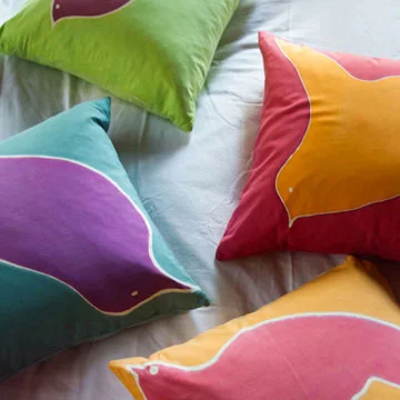 PillowsOnBed2-web.jpg