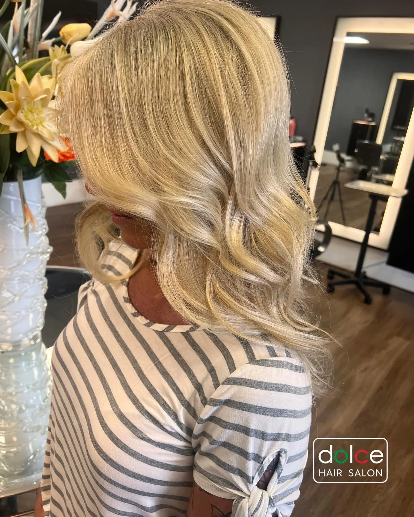 📍 Lexington&rsquo;s Blonde Bombshell Transformation 💇&zwj;♀️✨

From everyday to absolutely everything &mdash; this creamy, dimensional blonde is giving main character energy 🔥

📸 Swipe to see the magic of a custom highlight + gloss + beachy finis