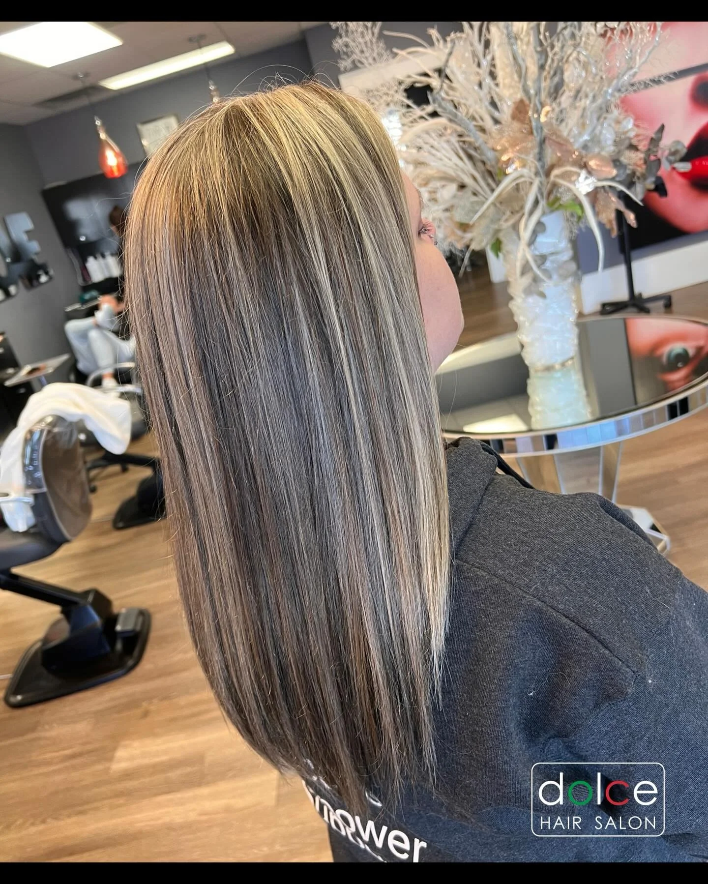 Hair colorist Terra @dolce.hair.salon brought her originally flat color to life with dimensional Highlighting techniques!!
