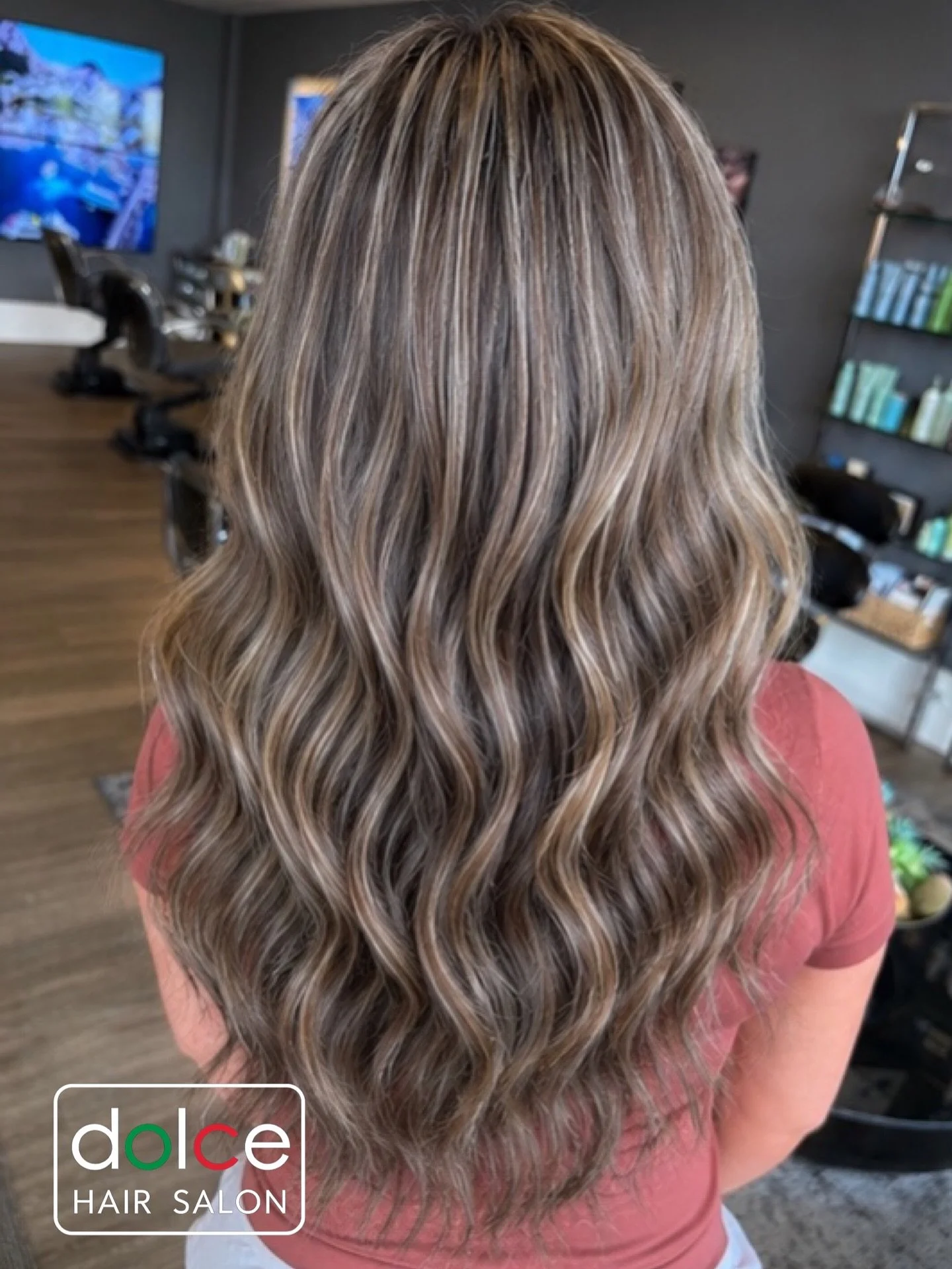 ✨ DIMENSIONAL BRONDE ✨ hair by Bailee

Soft ribbons of blonde + lived-in depth = the perfect effortless luxury color 🤍 
This is the kind of hair that looks expensive in every lighting.

Low maintenance ✔️ 
Bright but natural ✔️ 
Healthy shine ✔️

Sa