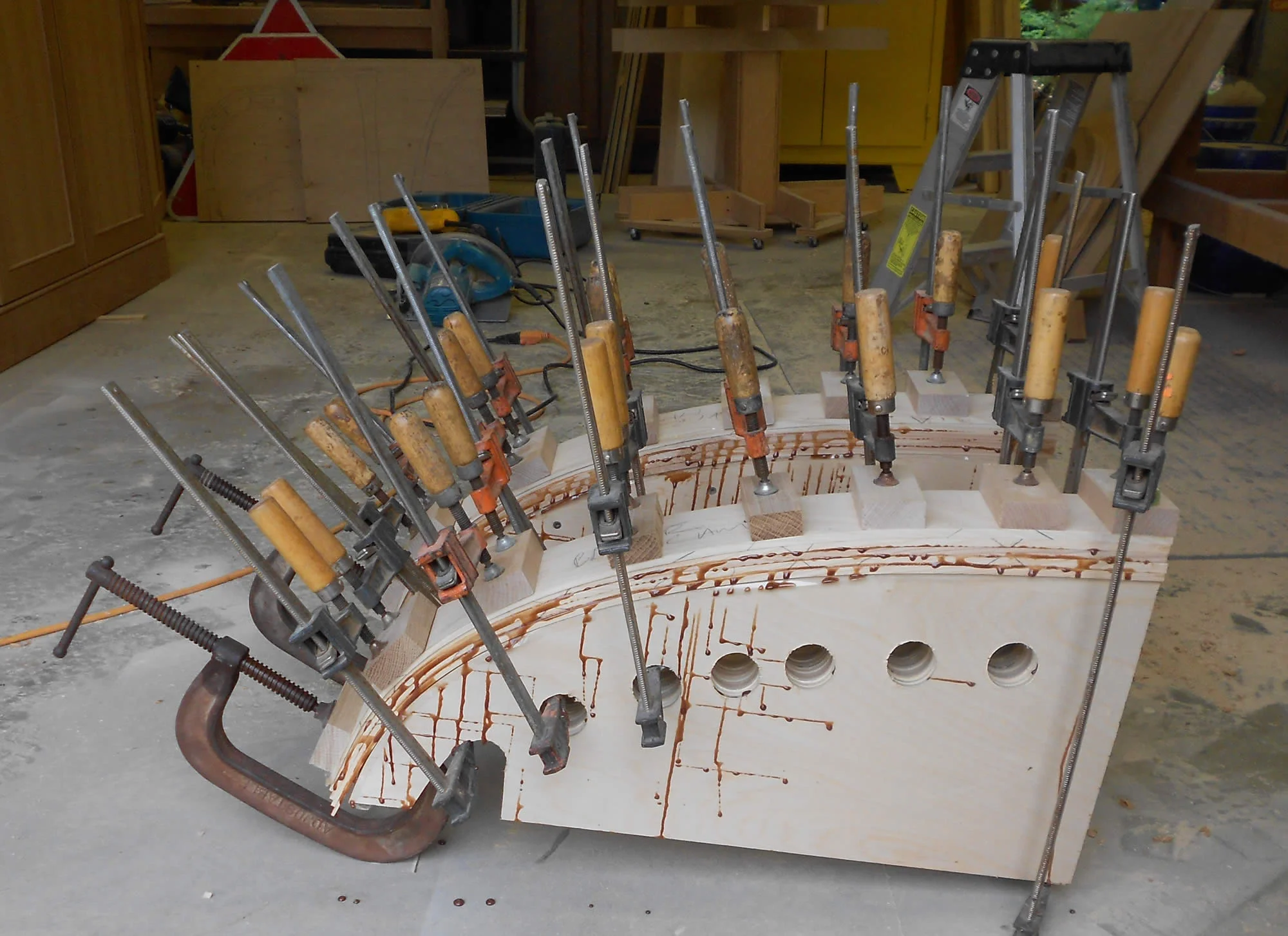 round-end-table-bending-jig-in-use.jpg