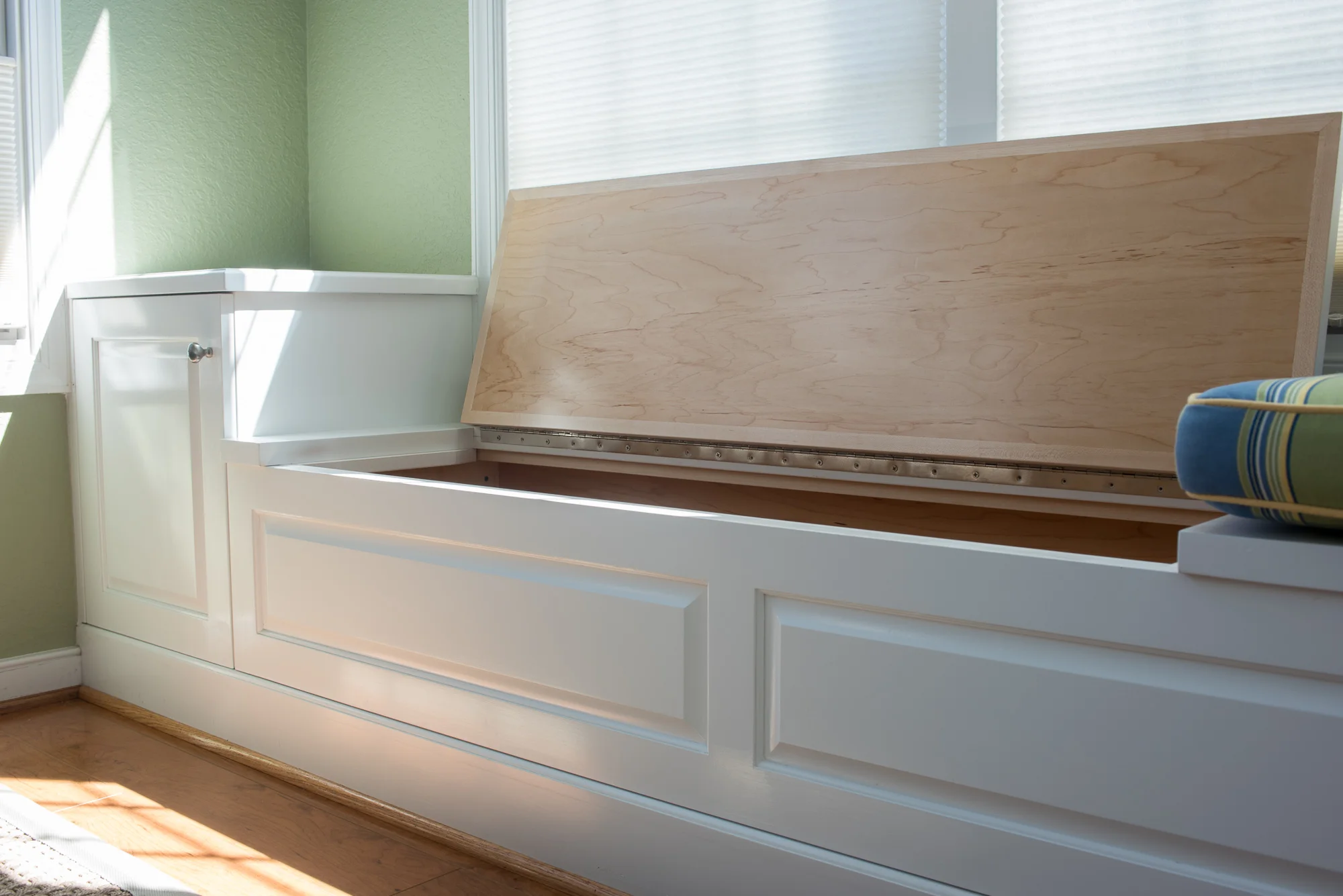 Bohnhoff built in window seat open.jpg