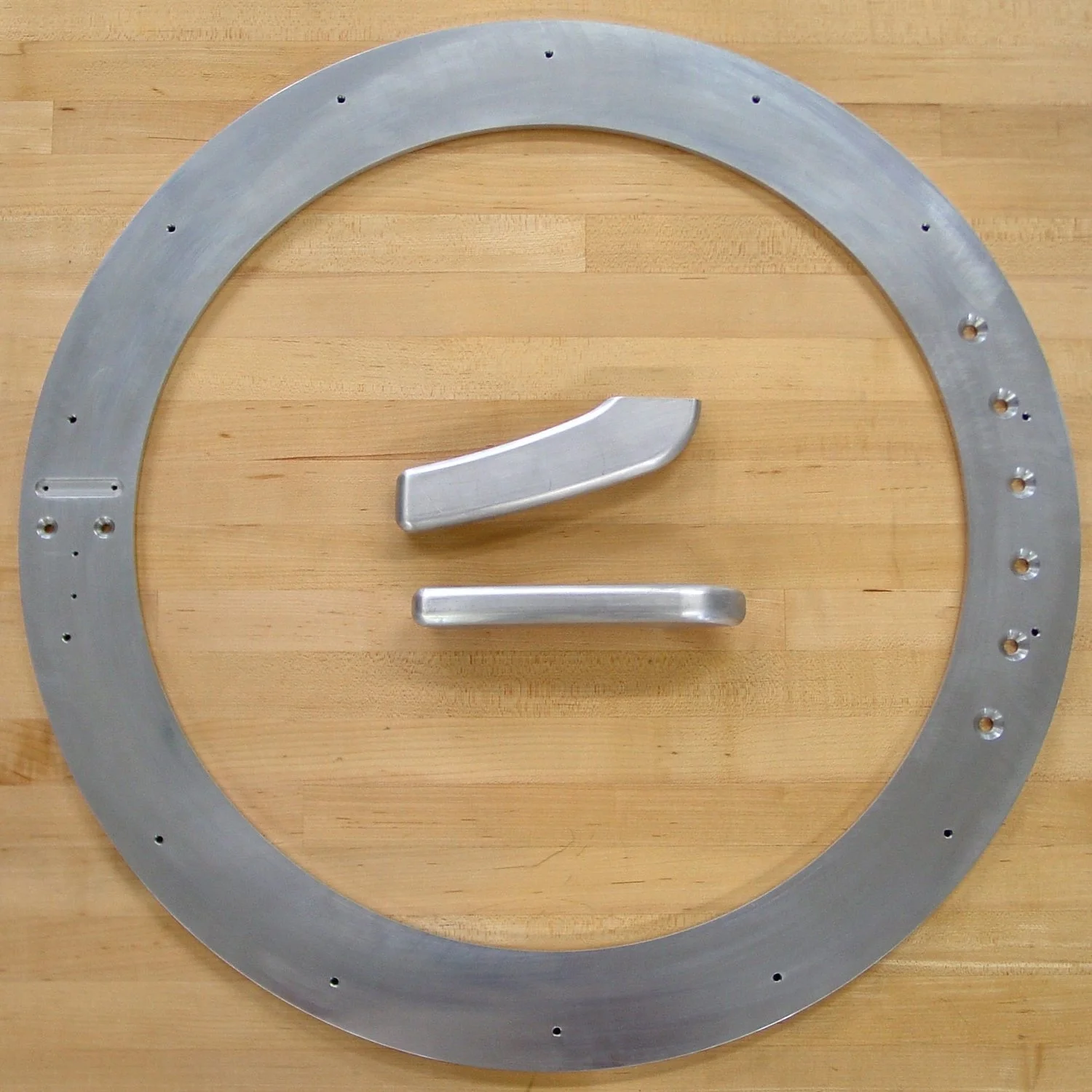 Irradiation chamber door ring and handles 