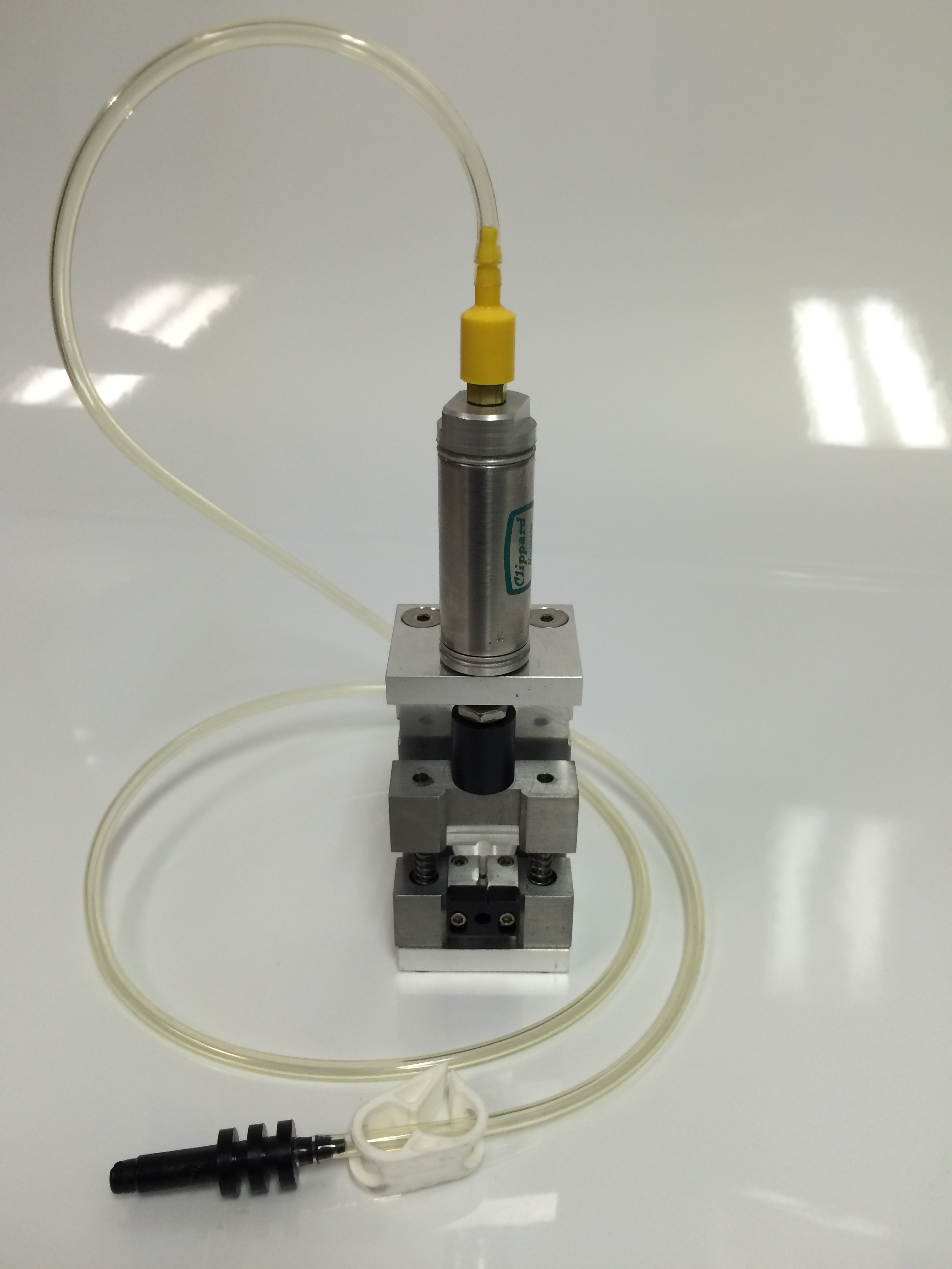 Pneumatic ring terminal forming tool