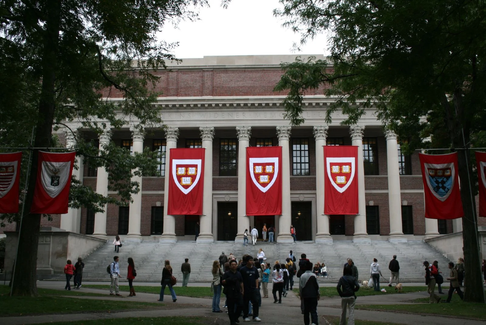 a-man-was-spotted-at-harvard-soliciting-donations-for-isis.jpg