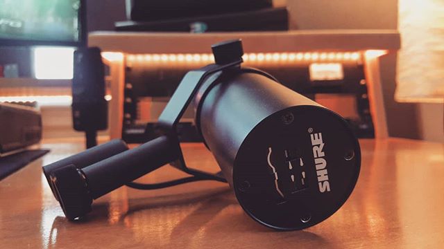 The legendary Shure SM7B getting photobombed by a stealthy sE x1. #Gear photoshoots at stormtown