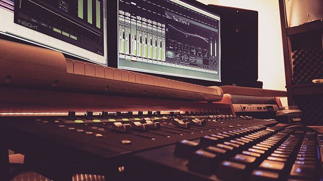 Happy #mixmonday from #stormtownstudios 🎚️🎚️🎚️🎛️
DM us what you're listening to this morning and we'll check it out in the studio later today! 🔥🔥🔥