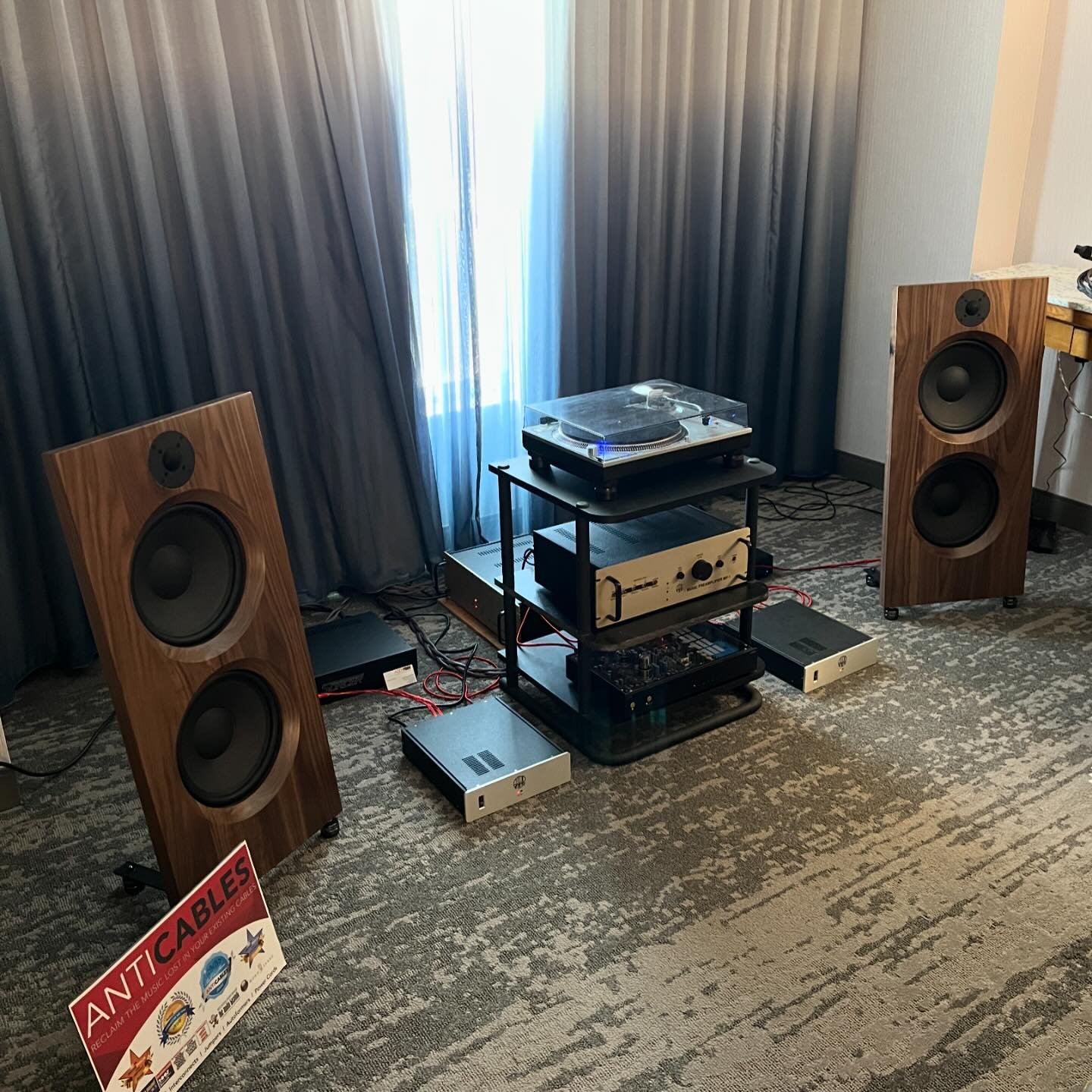 Wow! What a fun day in room 512 at @axpona! 

Chicago, you all really know how to show up!

See you tomorrow!

#hifi #hifiaudio #highendaudio #axpona #tubedac