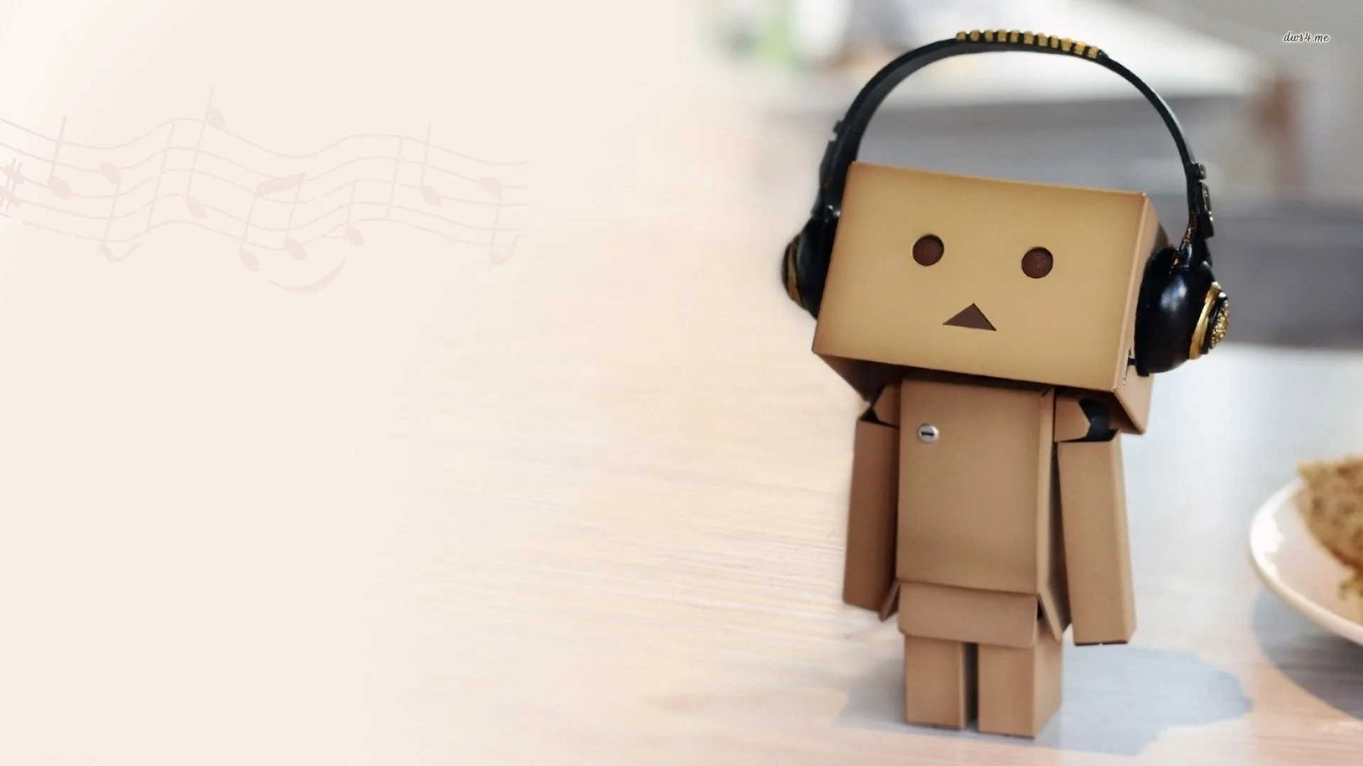 7023572-danbo-listening-music.jpg