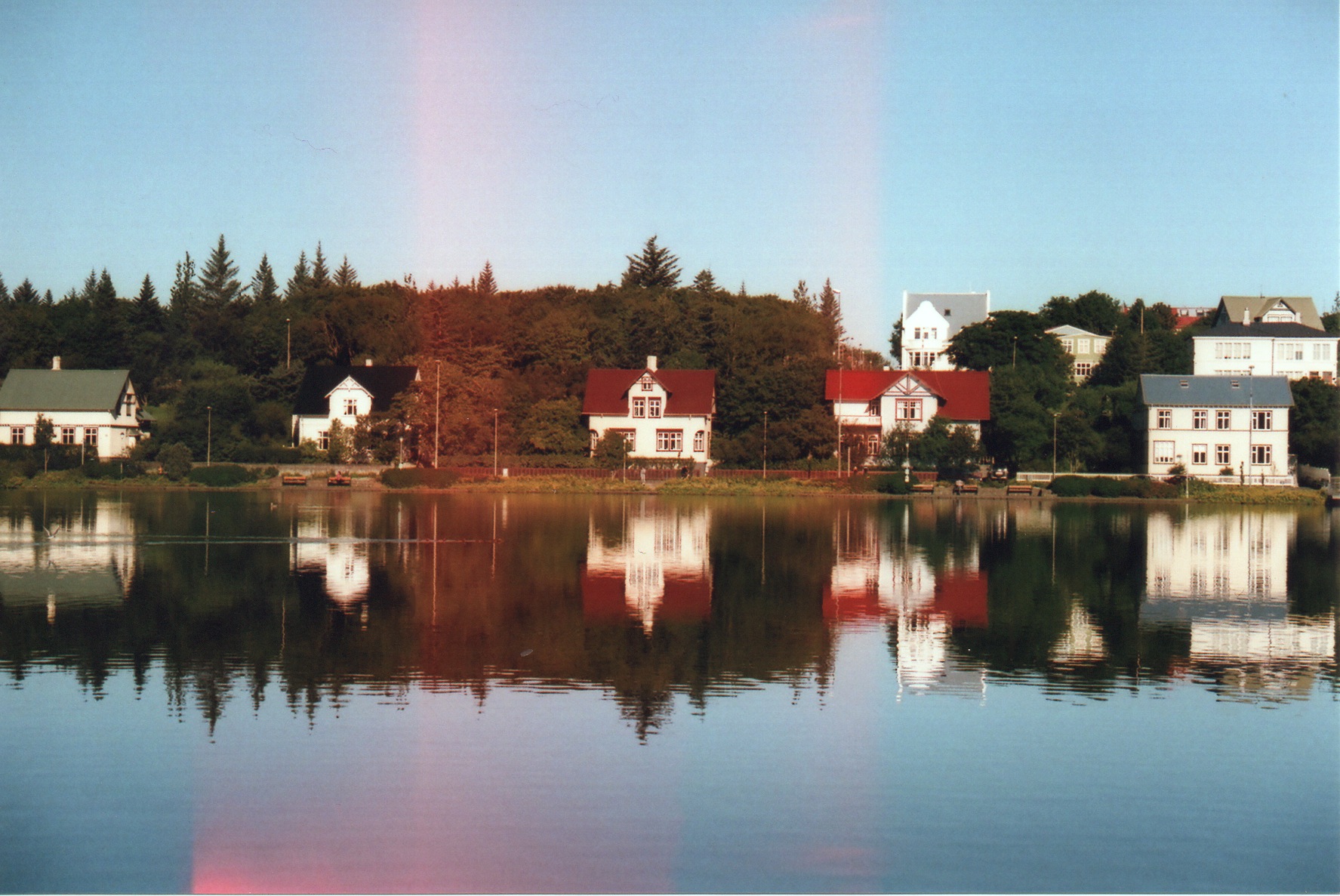 Landscape_IcelandHomes_YiZhong.jpeg