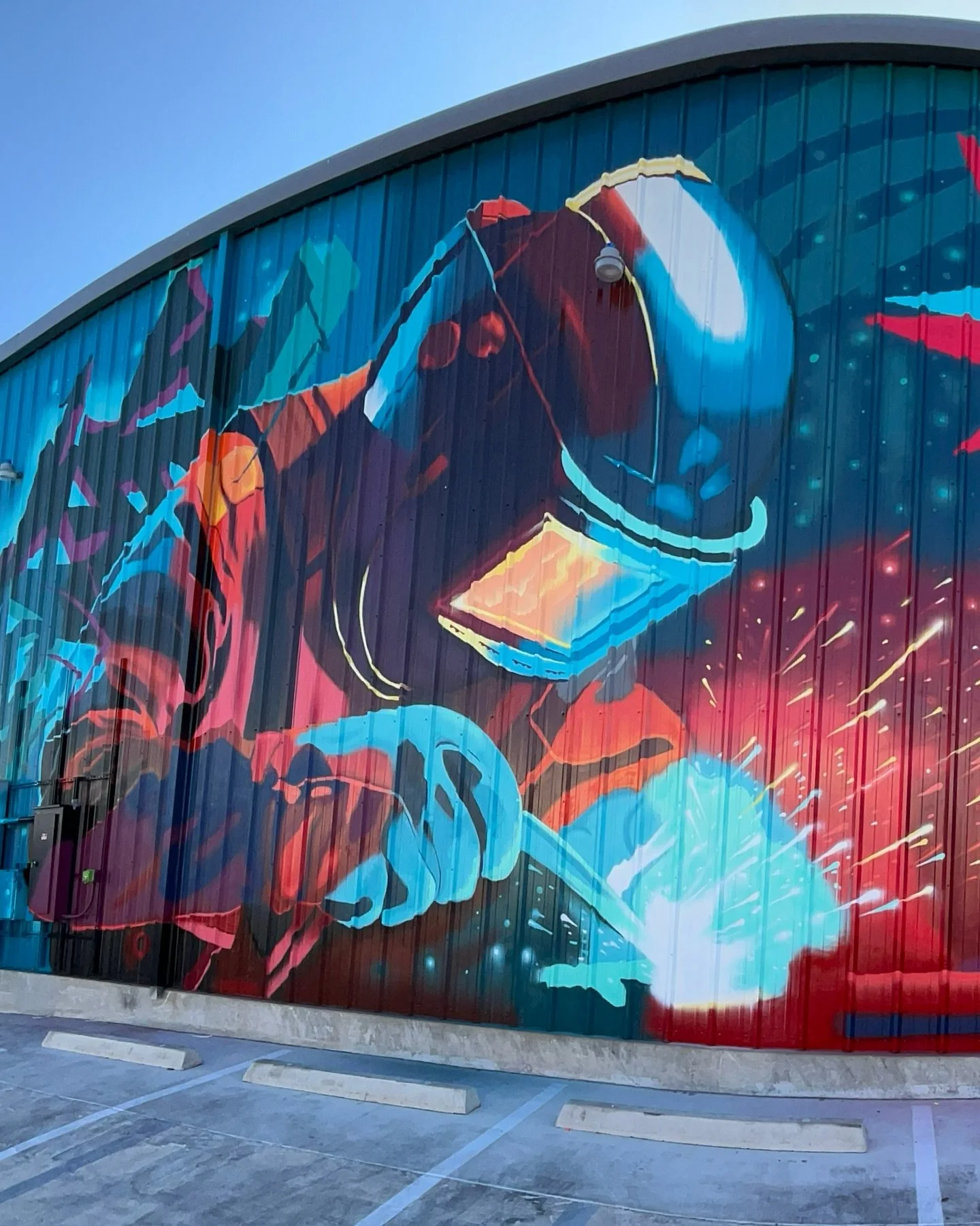 New Paint 💥 The North wall of 444B just got a bold new look from @straightedgecreative stop by The Yard and see it for yourself! 
.
.
.
.
.
.
.
.
#art #artatx #murals #stelmo #stelmodistrict #theyardatx #stelmoisonfire #artistsatx #muralsatx #theyar