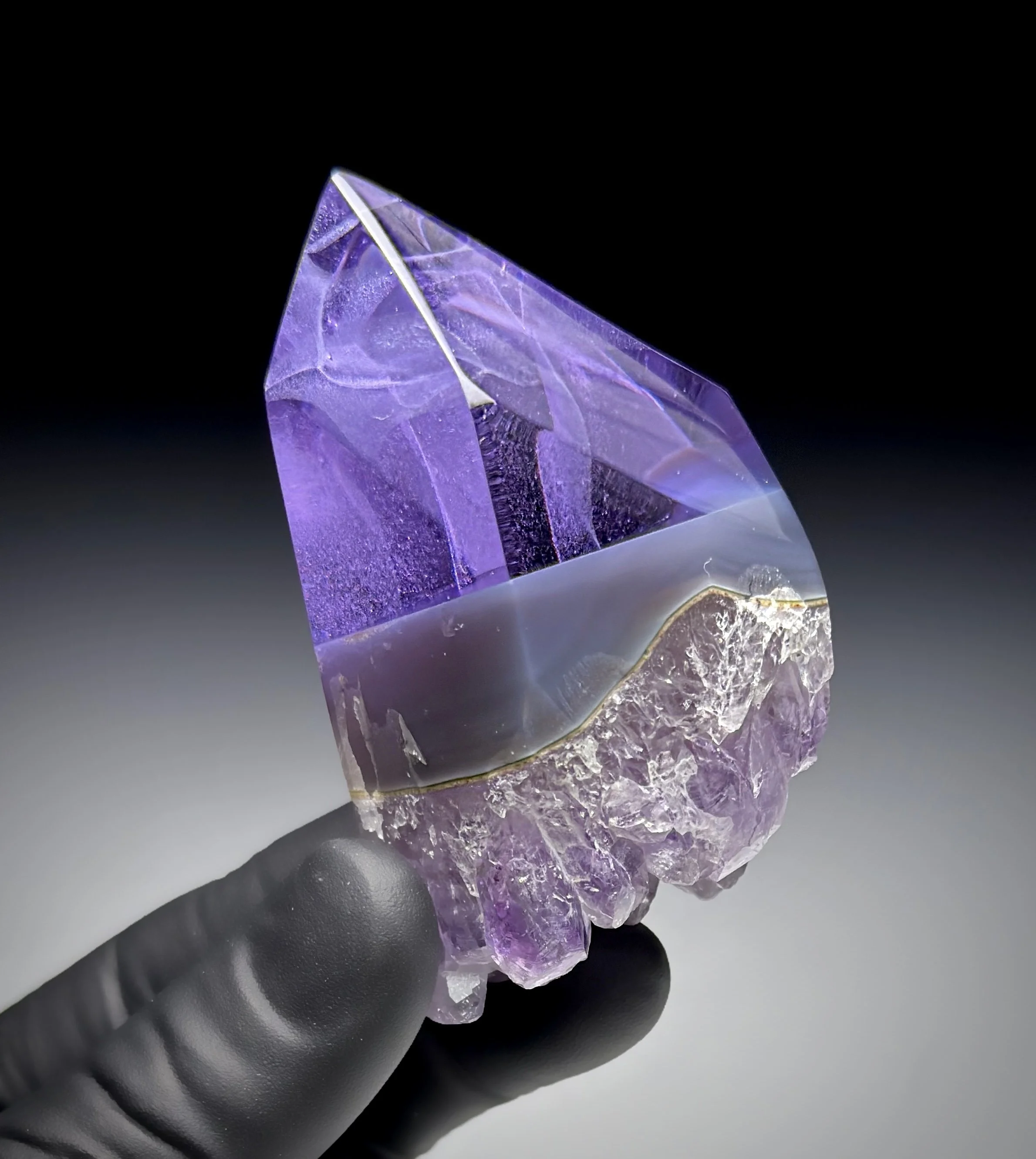 Facetune_18-12-2025-22-23-01 2.jpg