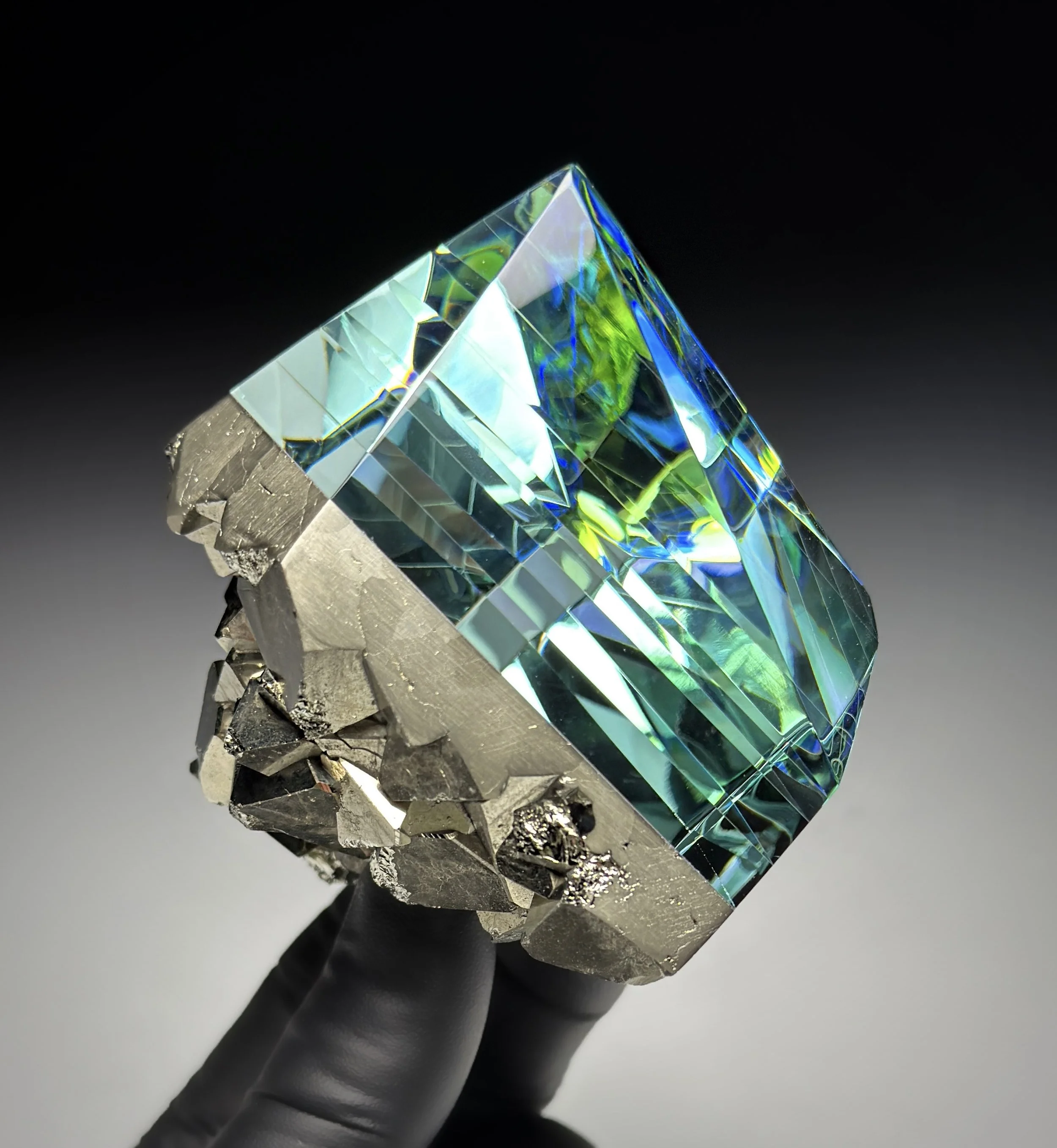 Facetune_12-03-2026-18-05-45 2.jpg