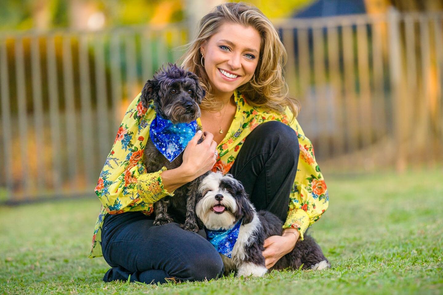 Family photo shoot🐾💛

📸: @garygoldsteinphoto