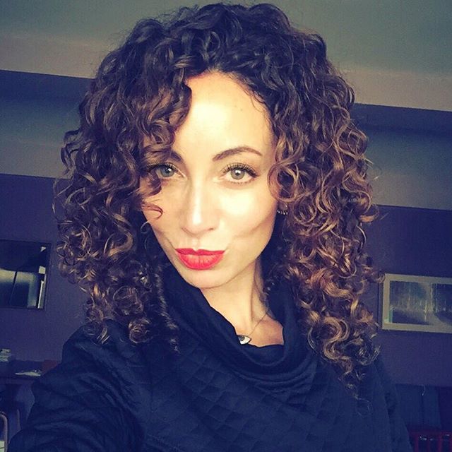 My #tiptuesday - step out of your comfort zone and ROCK the red lips on a rainy day, especially #vegan #lipstick!! #arbonne #hibiscus 💋💋