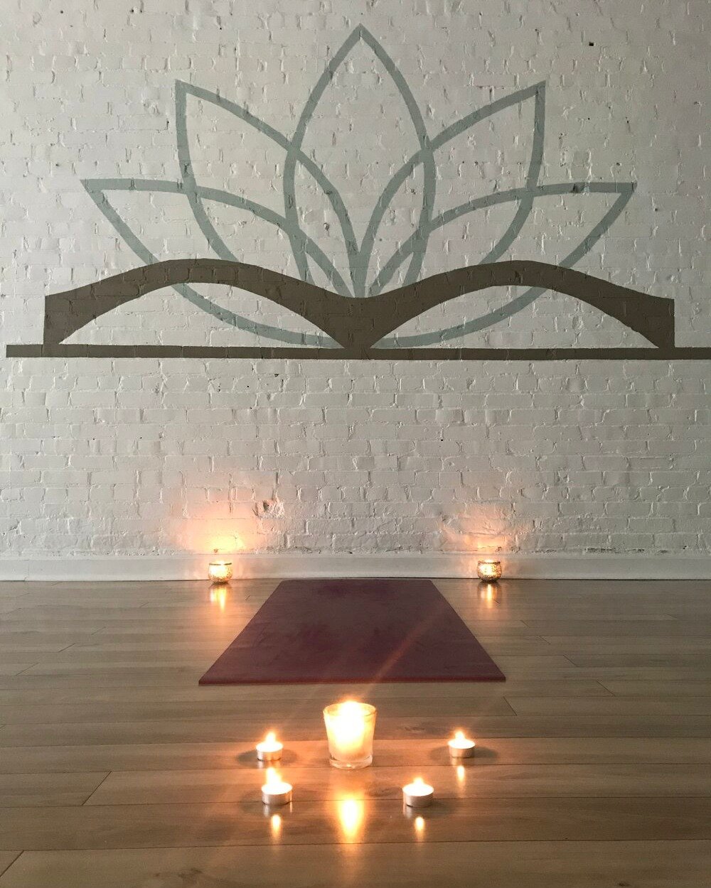 ✨ Big News for Downtown Yoga ✨

We have some exciting changes to share! Downtown Yoga is merging with Envision Fitness, just a few blocks away at Main and Madison. With a beautiful, dedicated yoga room at Envision, all your favorite classes will cont