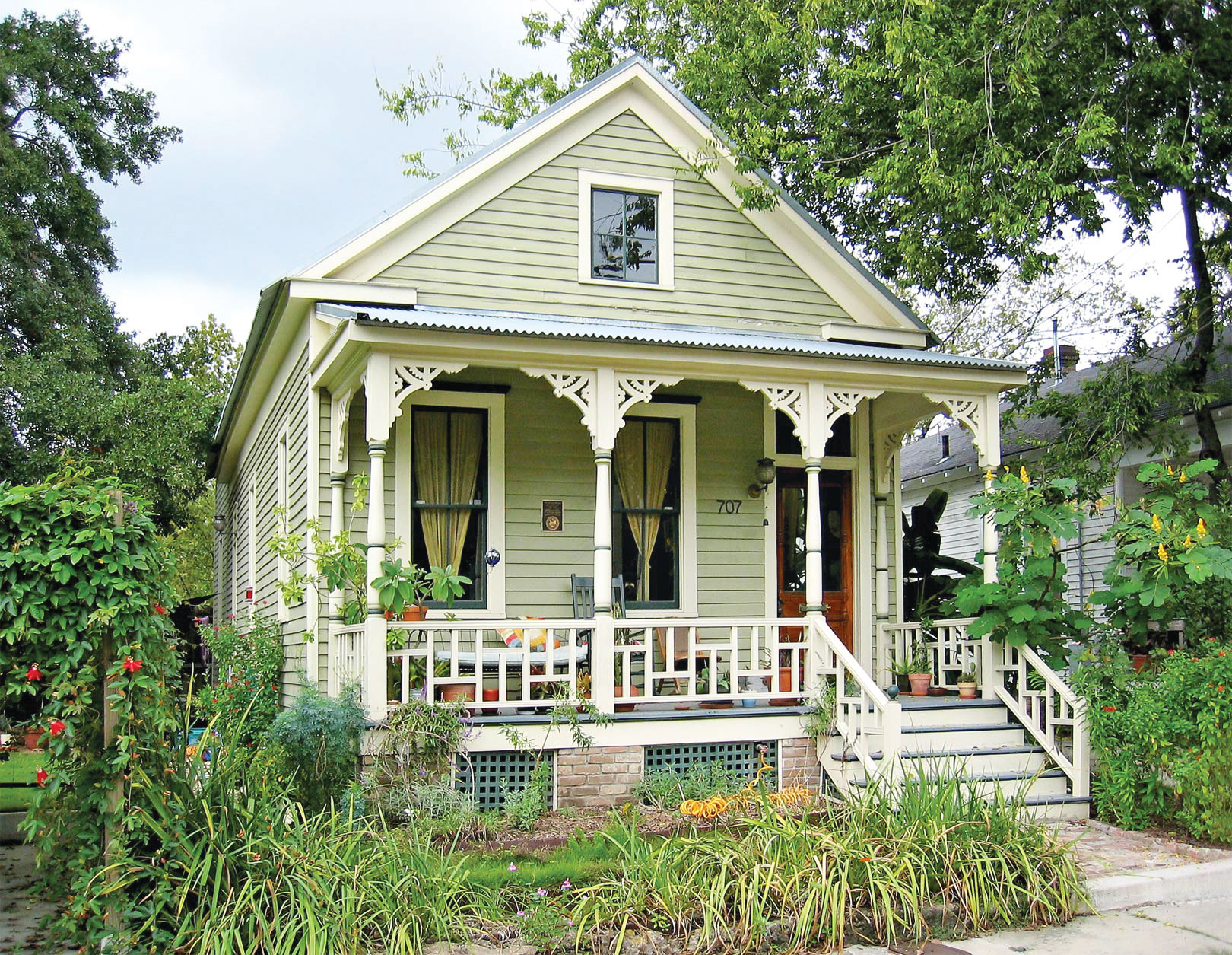Progress in historic preservation can be seen in revitalized homes in the Old Sixth Ward, among many other neighborhoods. / photo by Jim Parsons