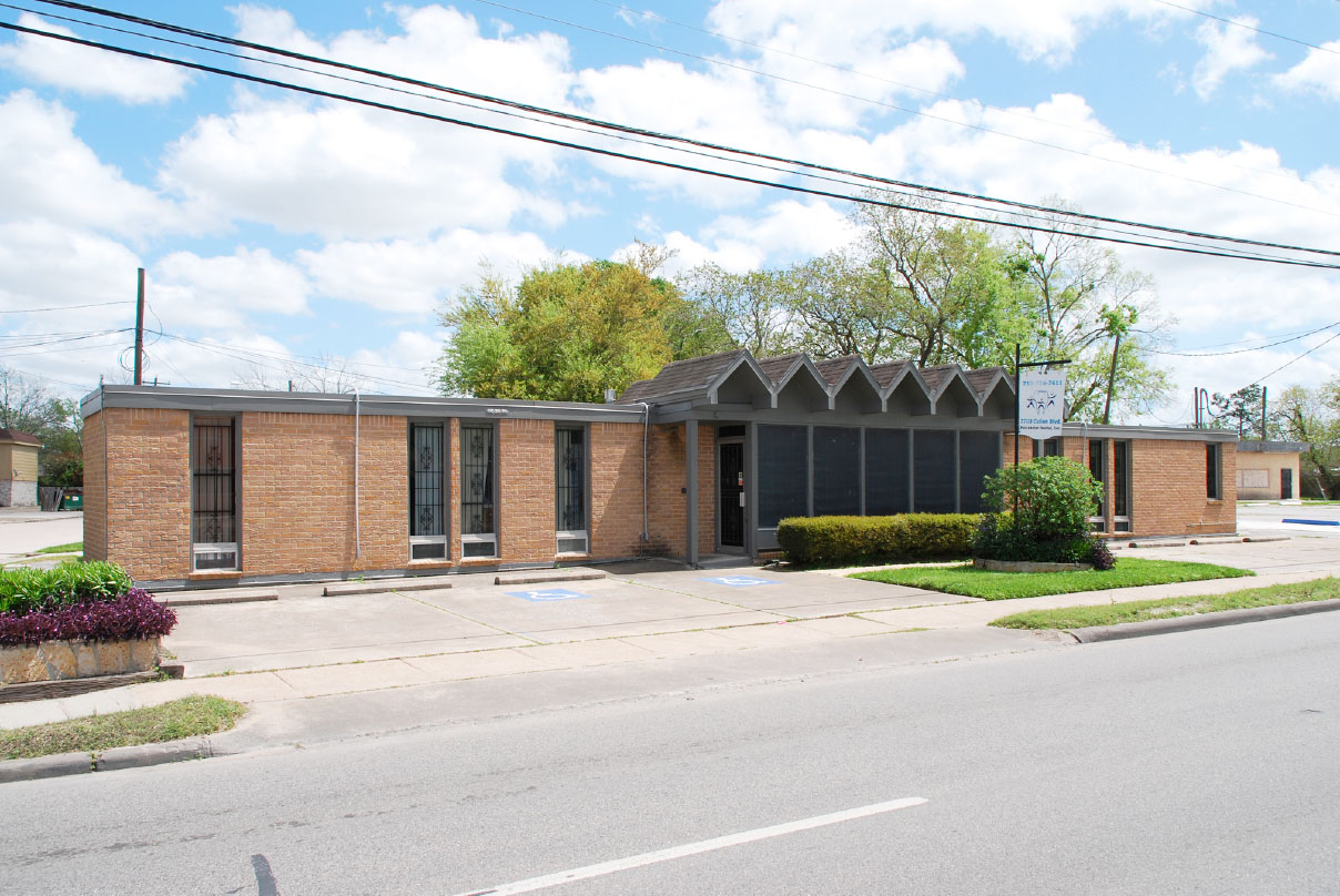 Cullen Clinic (1965, John S. Chase) / photo by David Bush