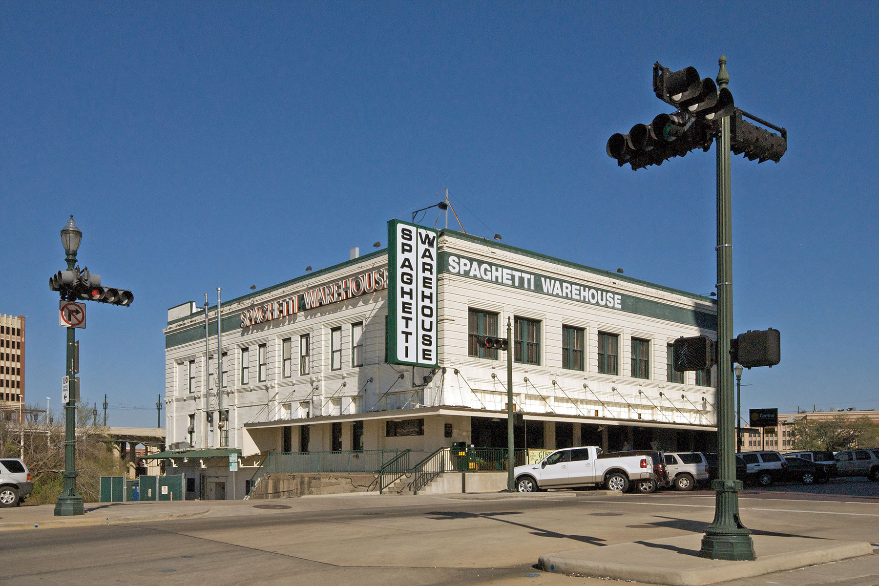 Desel-Boettcher Building (1912) / photo: " Spaghetti Warehouse " by Becky Lai is licensed under CC BY-NC-ND 2.0