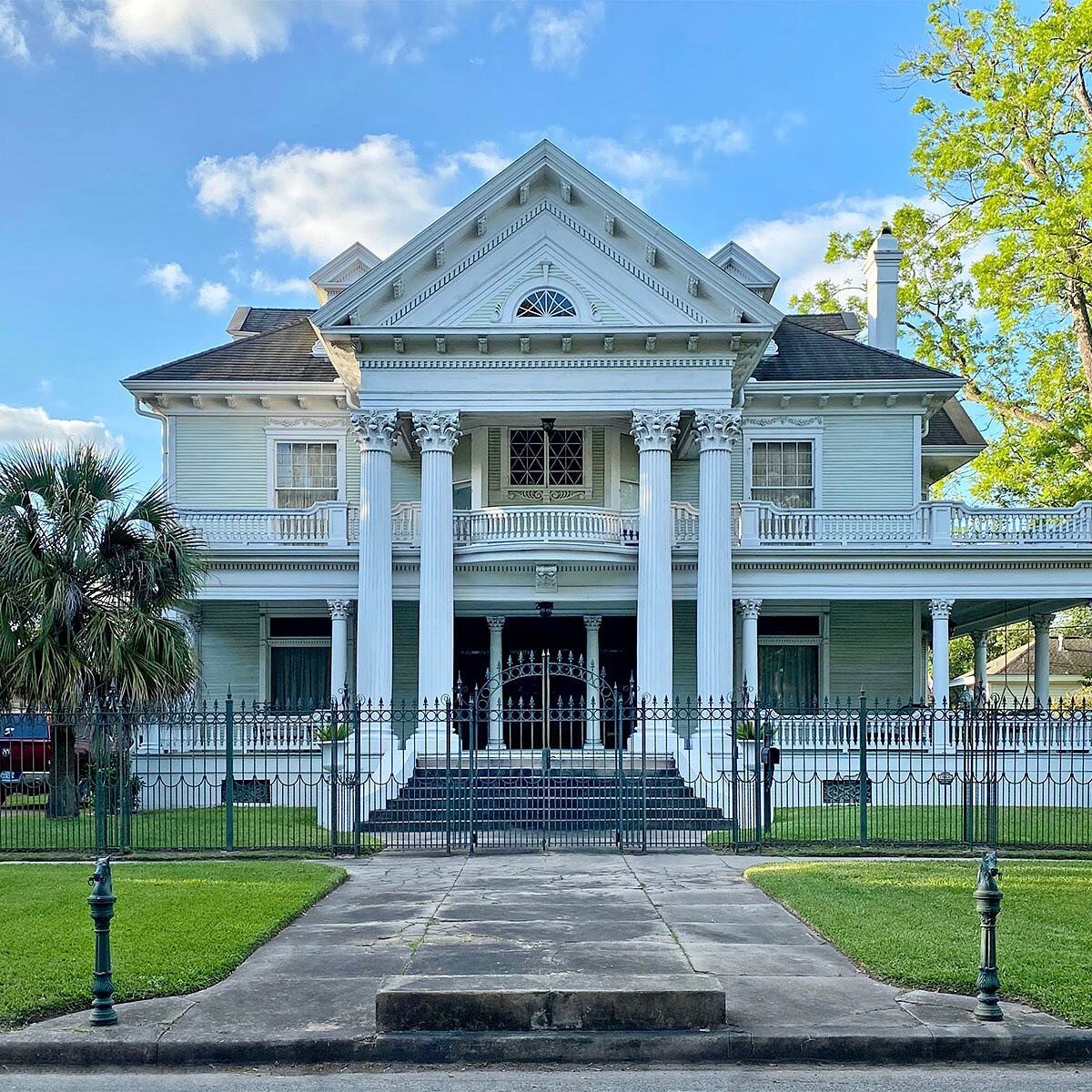 Discover Westmoreland with the Architecture Walks Program on Sunday evening, July 11! Follow the link in our bio or visit westmorelandtour.eventbrite.com to buy tickets now (they&rsquo;re $7 for PH members and $10 for the general public, and advance 