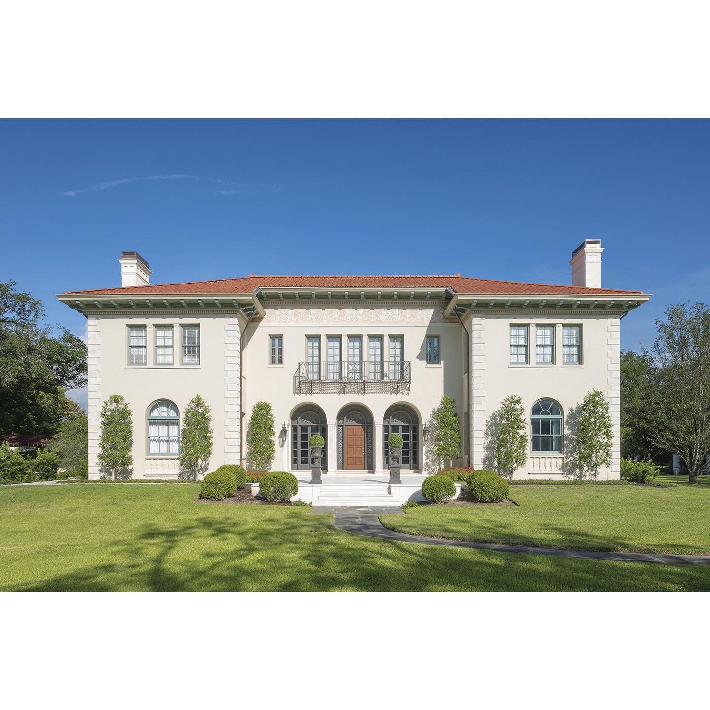 The F.A. Heitmann House in Shadyside was designed by noted architect William Ward Watkin &mdash; the first dean of architecture at nearby Rice University &mdash; in 1926. When Cara &amp; Kenneth Moczulski bought the elegant home, they were determined