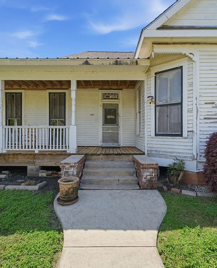 Step inside a rare piece of Houston history! ⁠
⁠
Join us Saturday, April 11 for a special open house at 2023 Everett Street, a c. 1903 Near Northside cottage that has remained remarkably intact for more than 120 years.⁠
⁠
This home is a true time cap