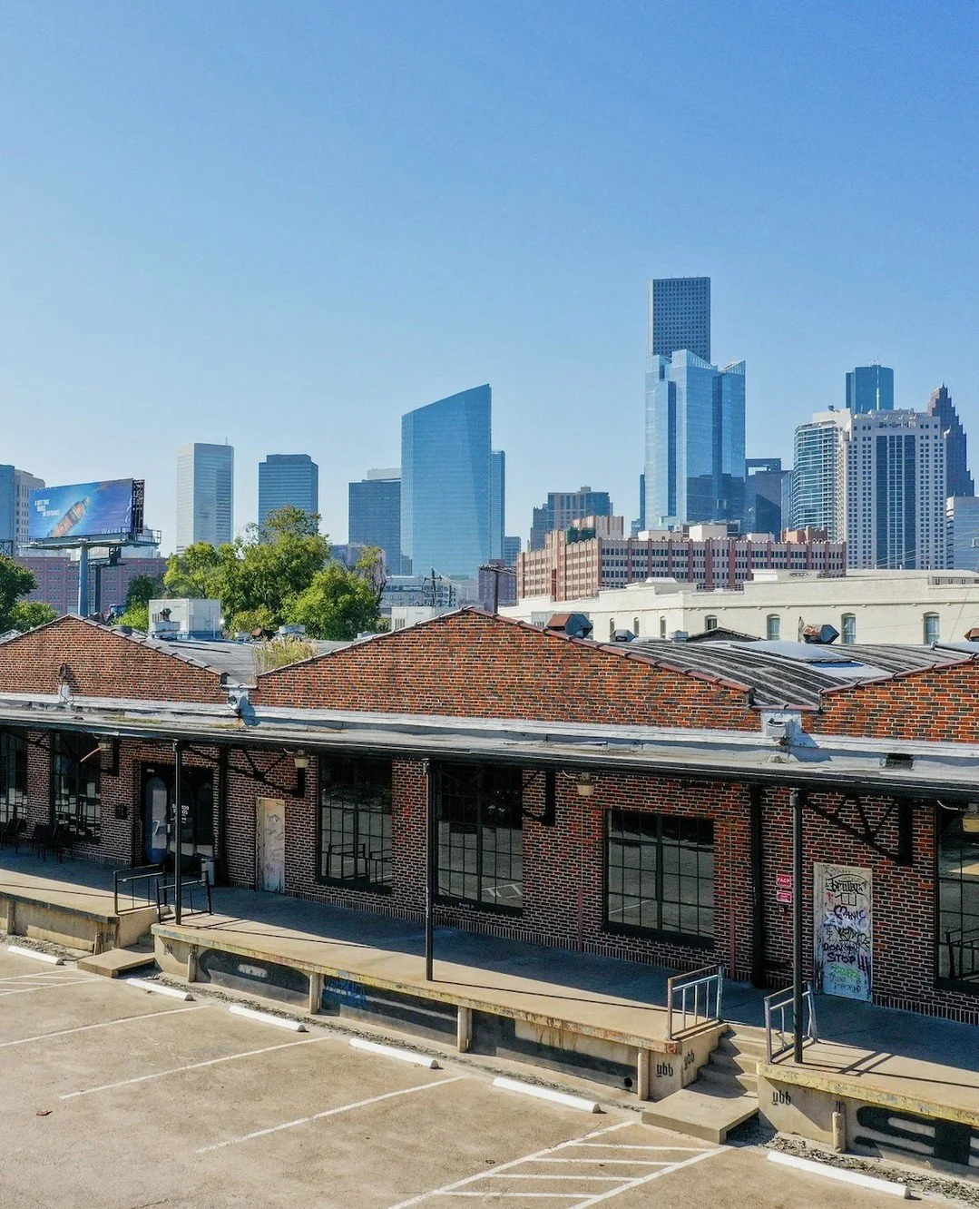 Our #GoodBrickAward features continue! Congratulations to Scarlet Capital for the rehabilitation of the San Jacinto Warehouse (1926) in Houston&rsquo;s Near Northside.⁠
⁠
Originally built as a critical link in Houston&rsquo;s early industrial economy