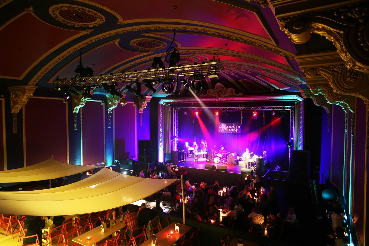 2410_Komedia_N10_medium.jpg