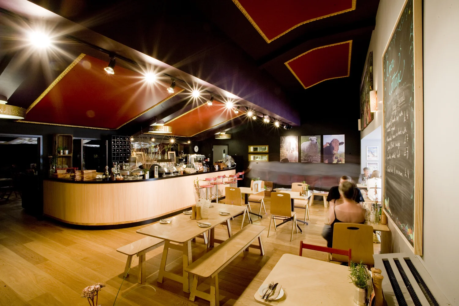 2410_Komedia_N28_medium.jpg