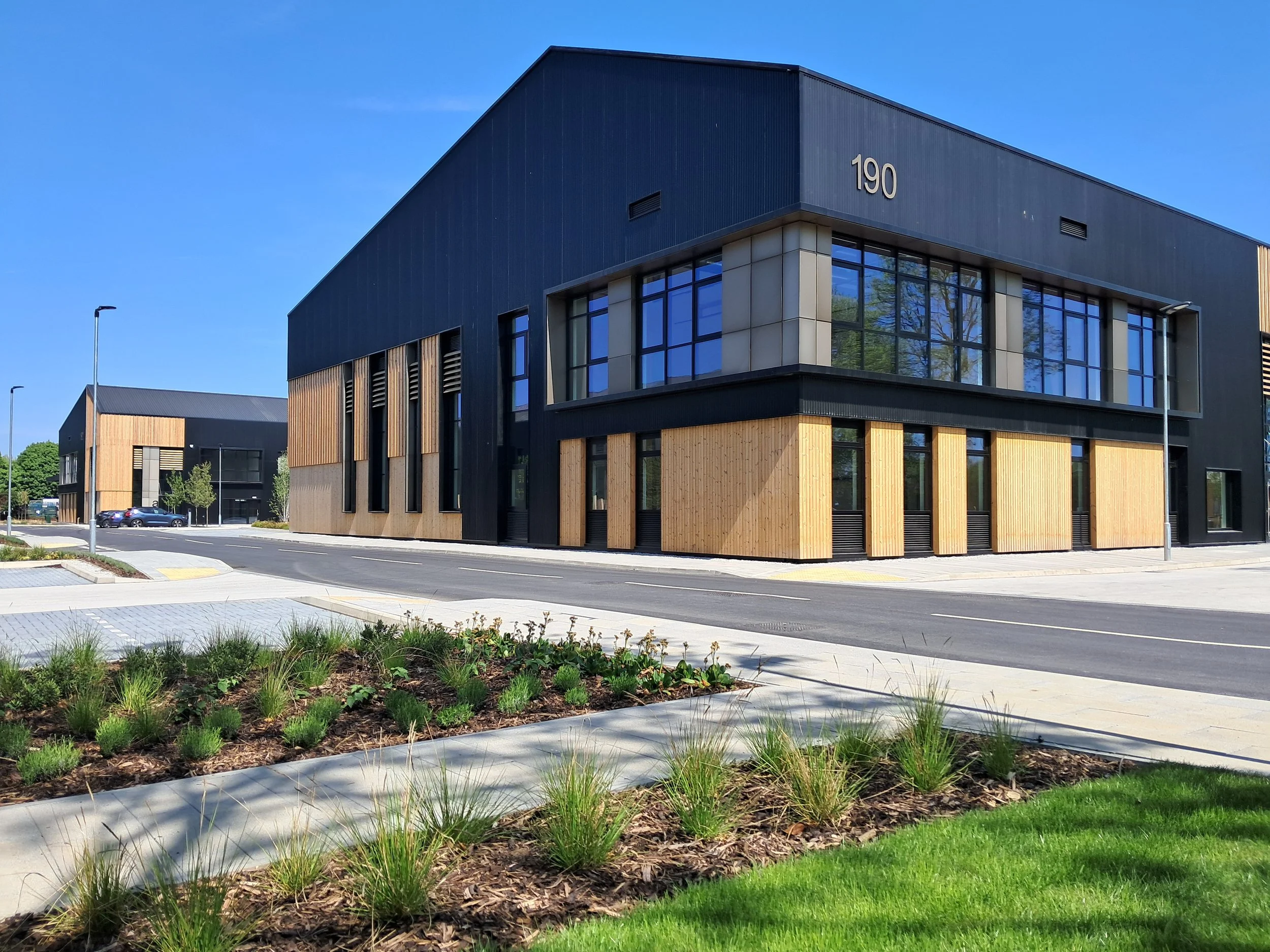 Redefining R&amp;D mid-tech buildings with a low carbon glulam frame